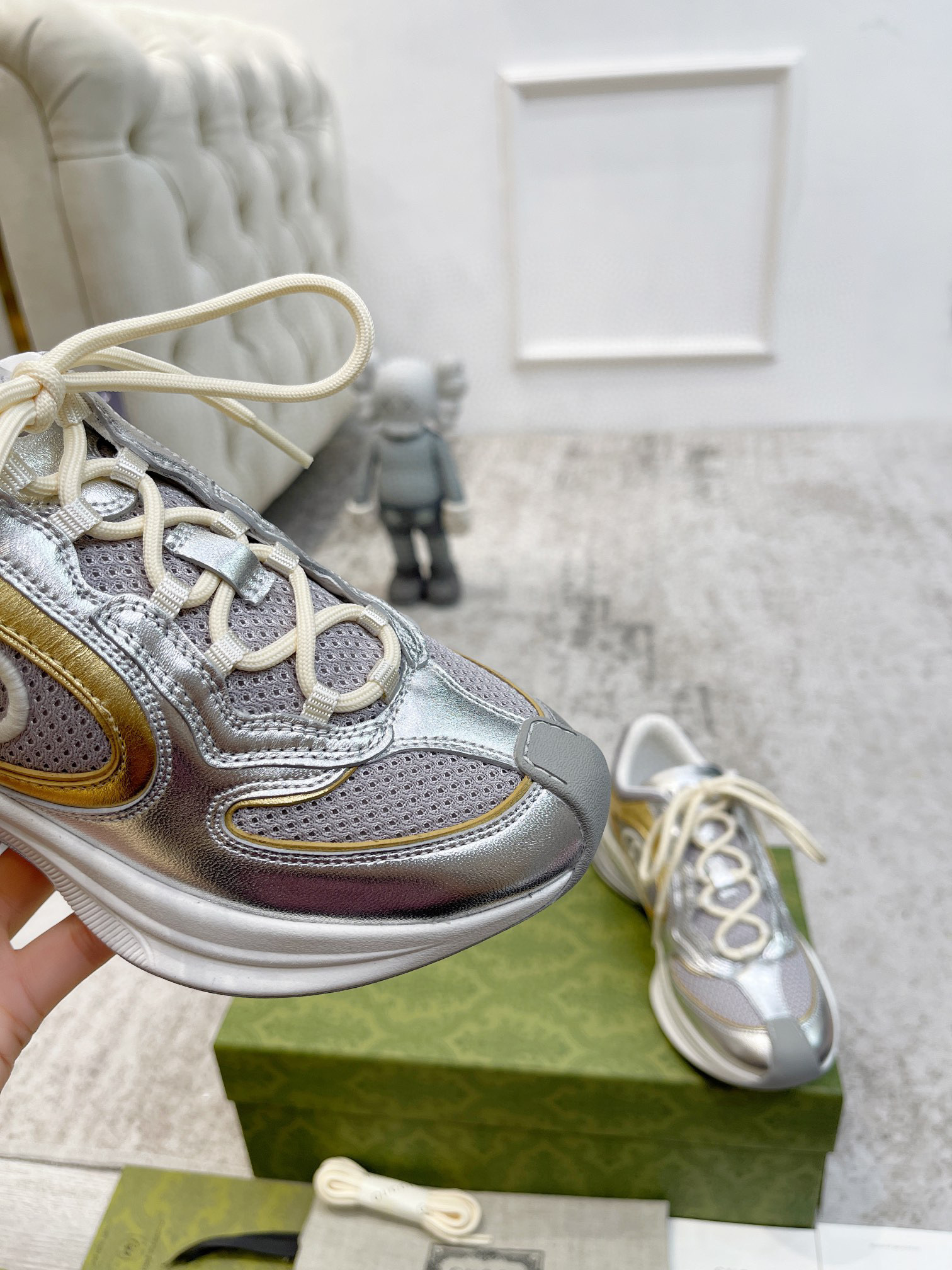 WOMEN'S GUCCI RUN SNEAKER