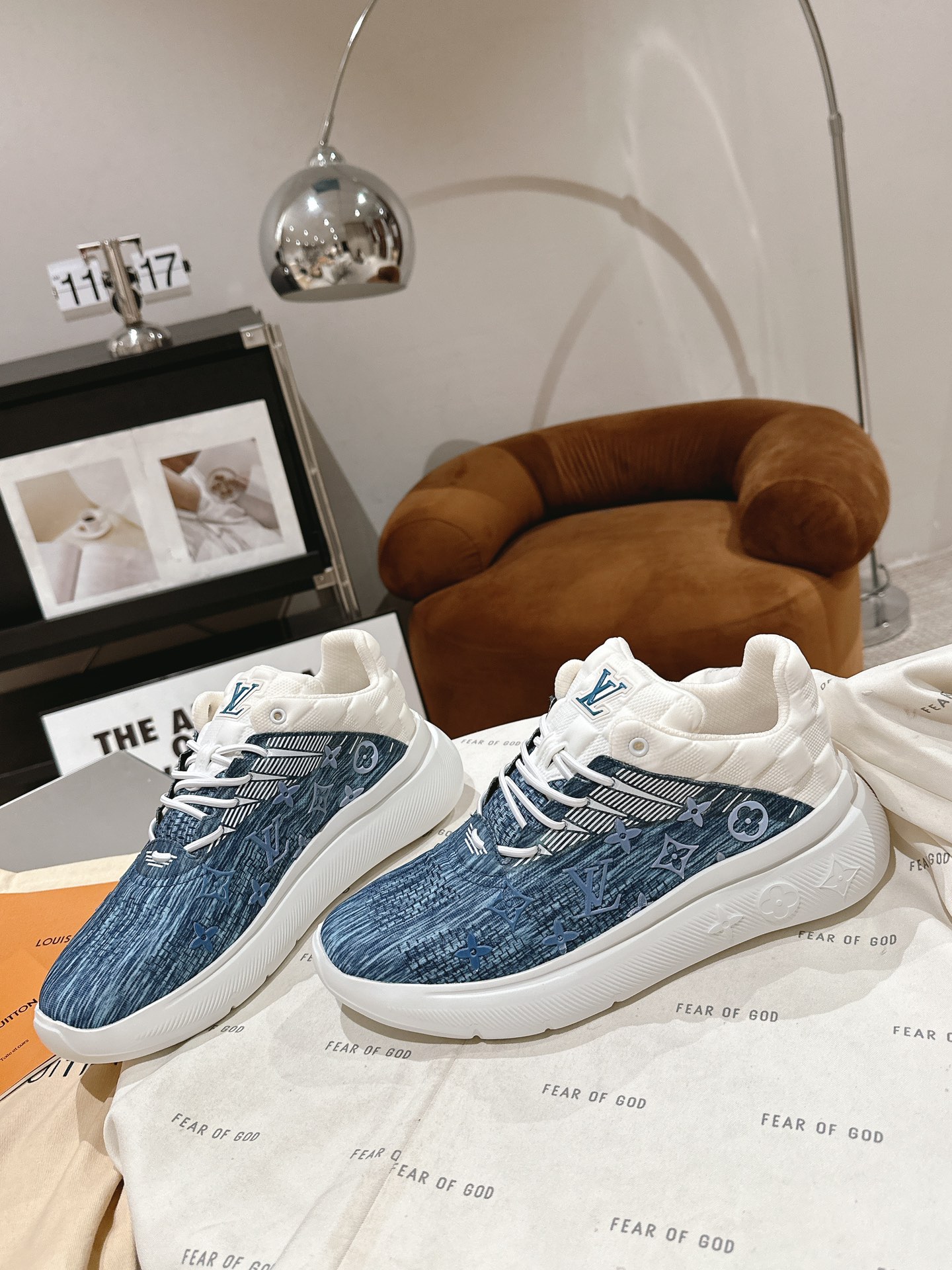 LOUIS VUITTON SNEAKERS