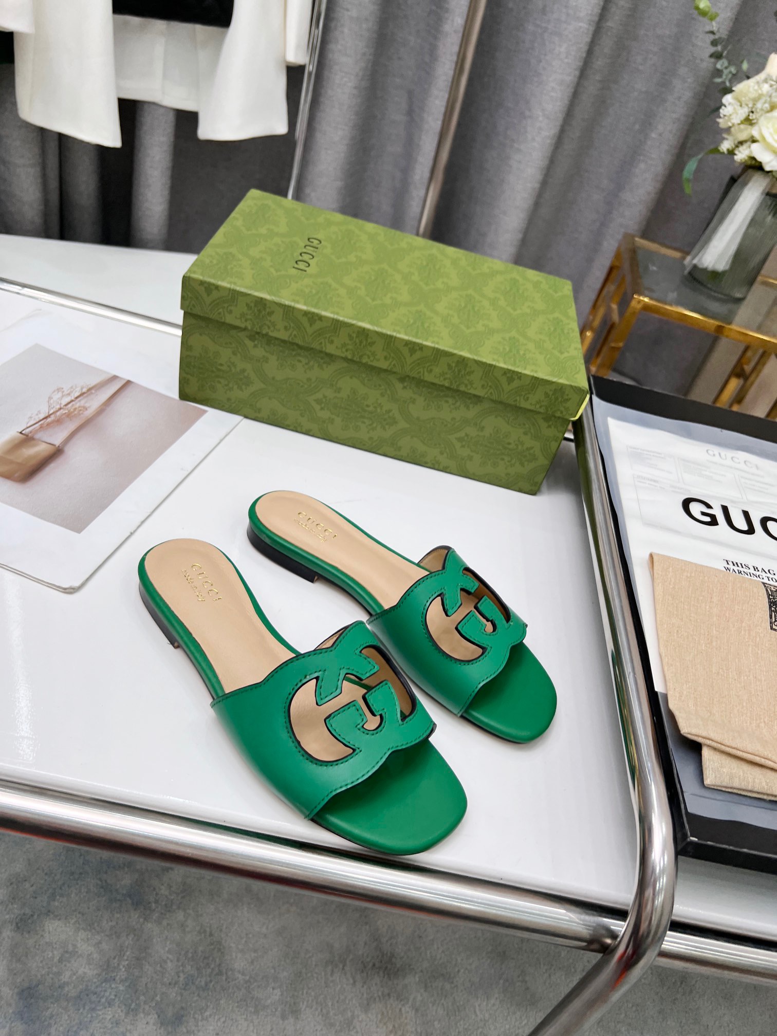 GUCCI SLIDES