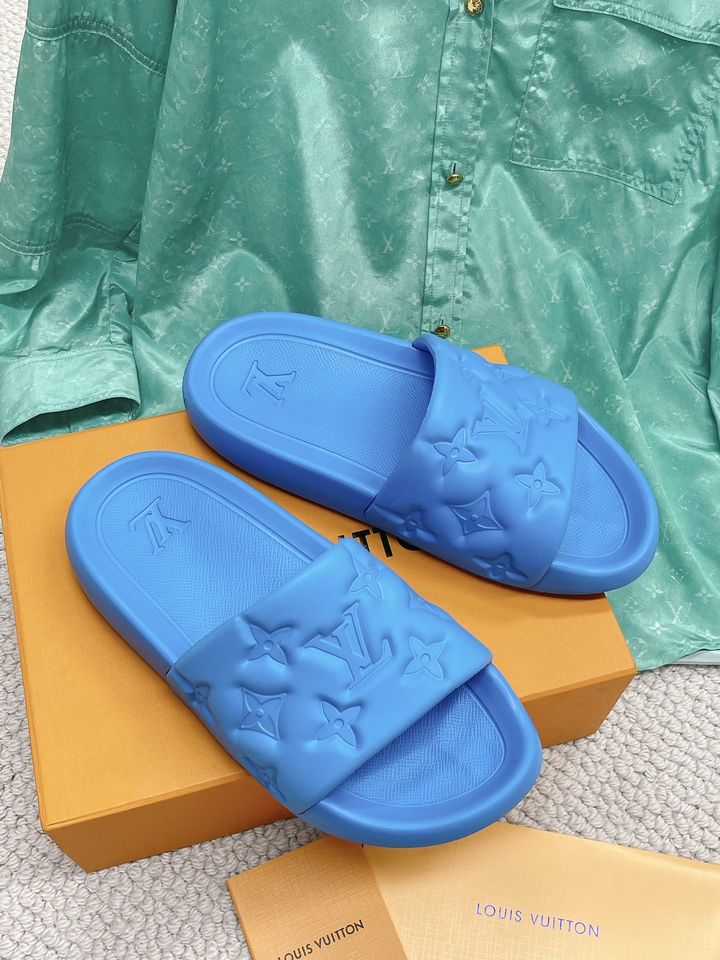 LOUIS VUITTON SLIDES