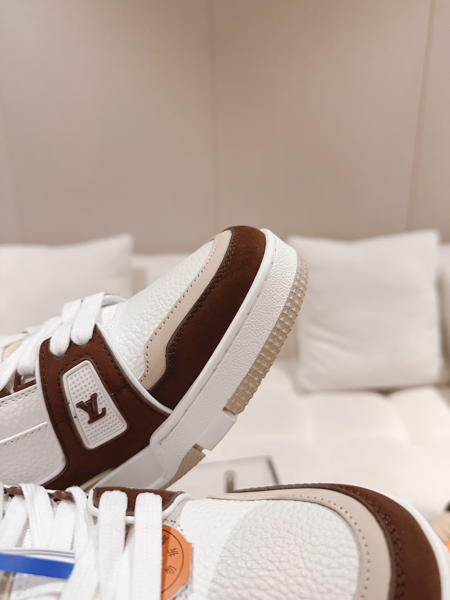 LOUIS VUITTON SNEAKERS