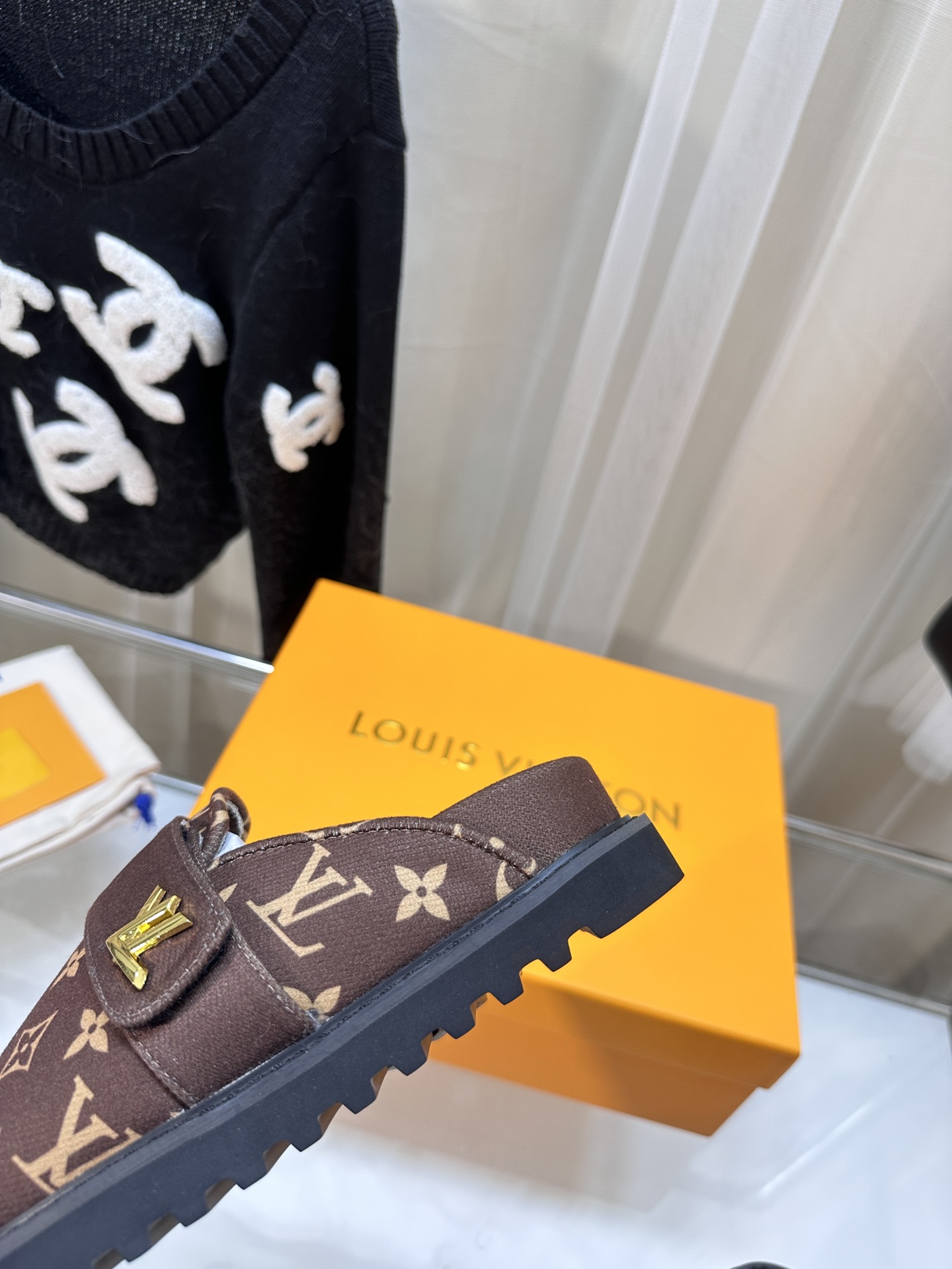 LOUIS VUITTON SLIDES