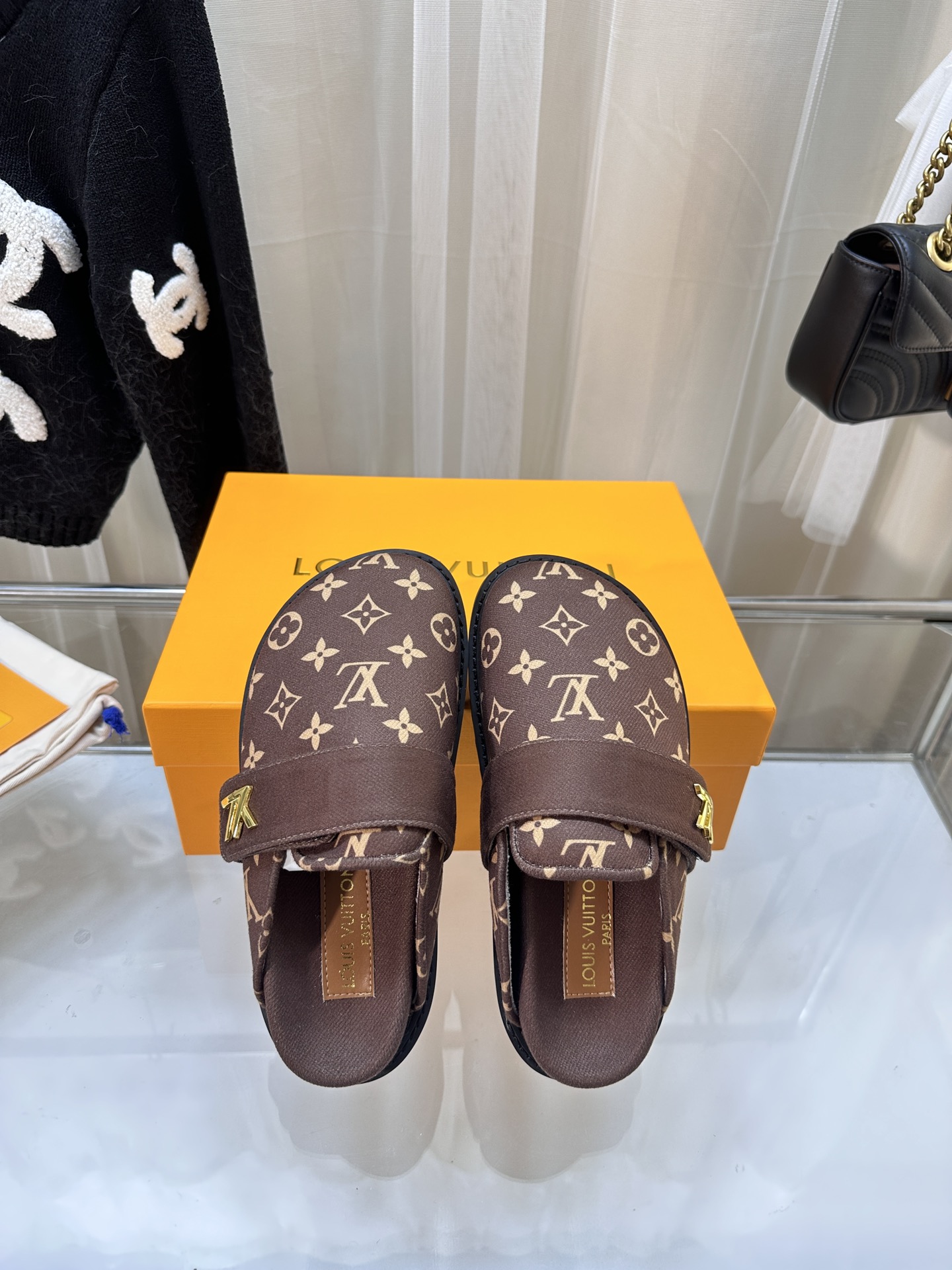 LOUIS VUITTON SLIDES