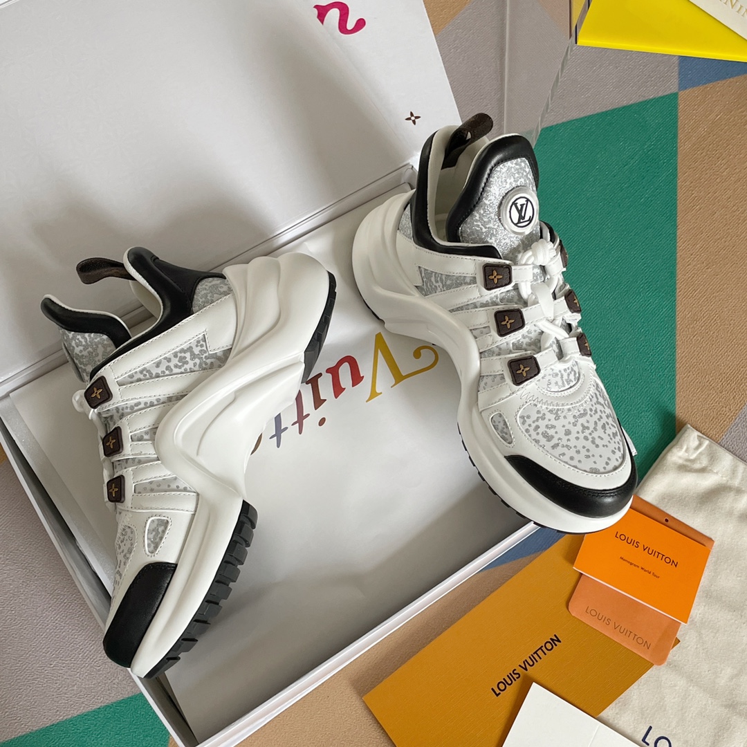 LOUIS VUITTON SNEAKERS