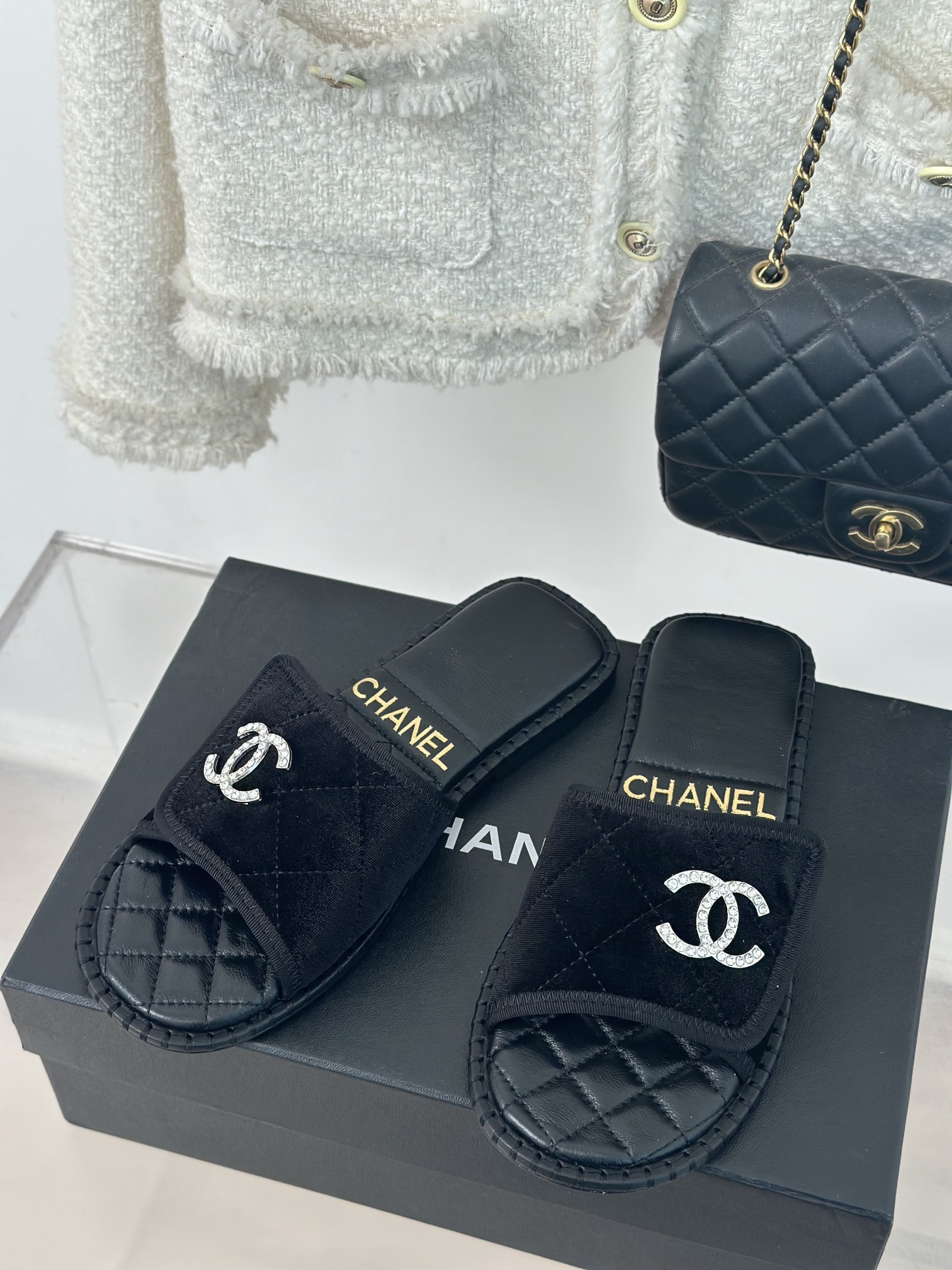 CHANEL SLIDES