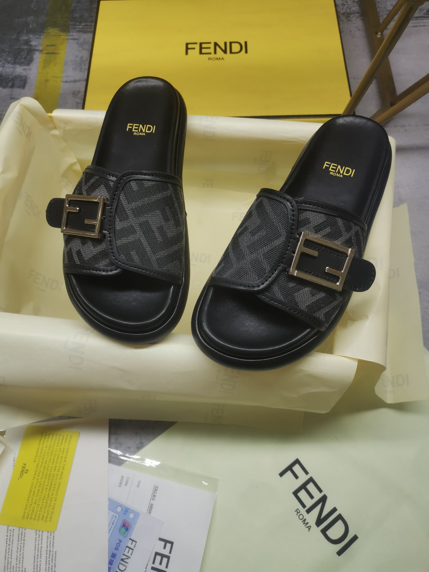 FENDI SLIDES