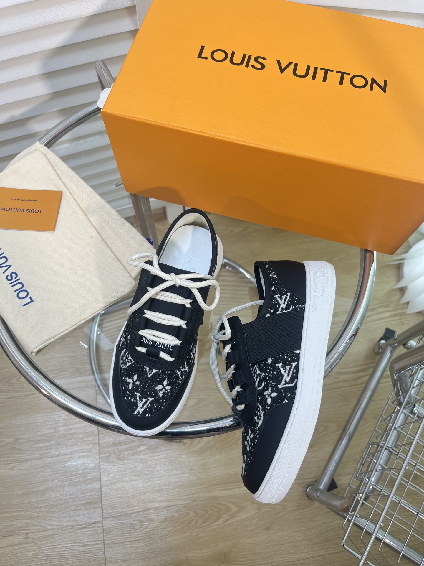LOUIS VUITTON SNEAKERS
