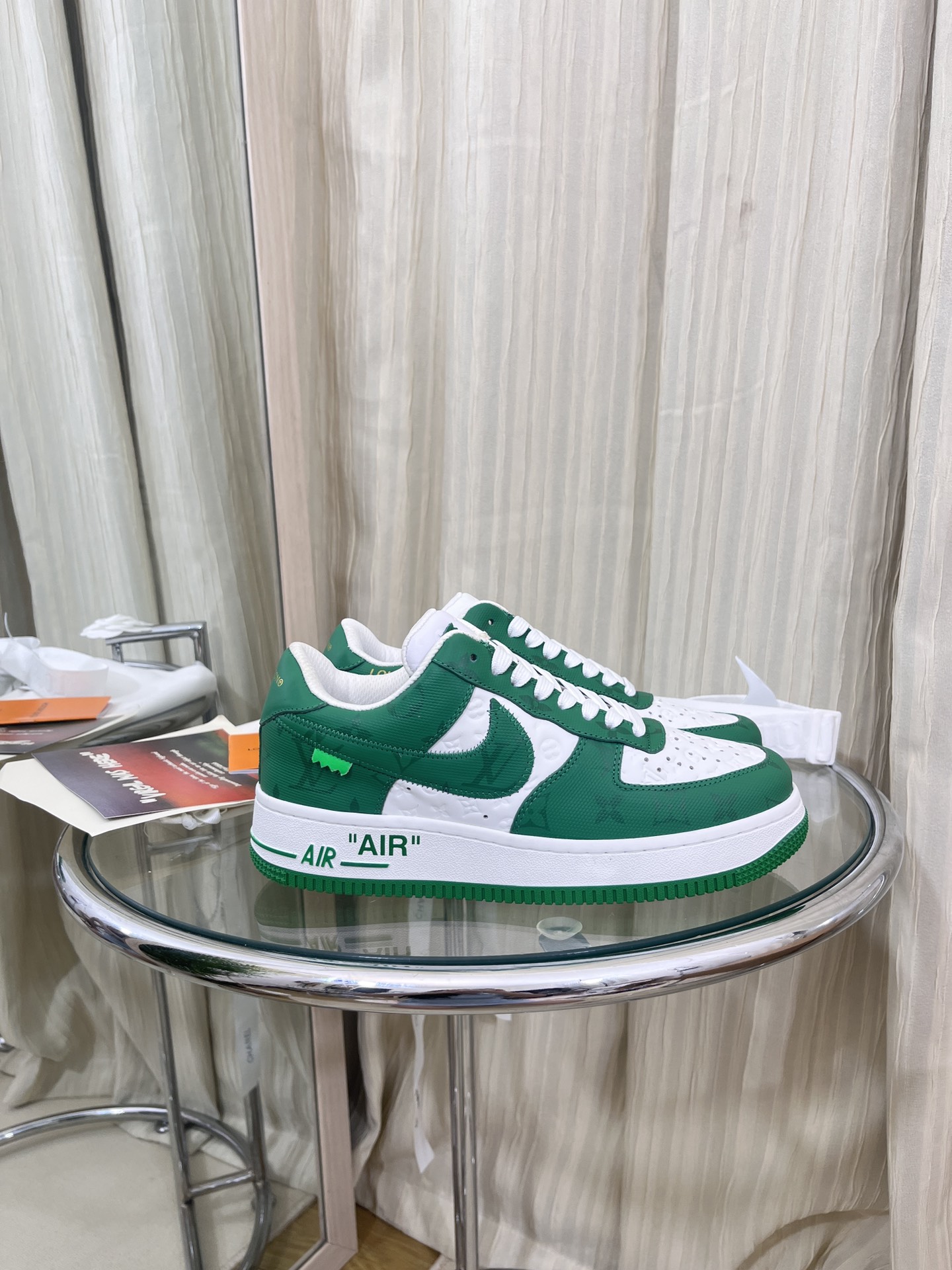 LOUIS VUITTON SNEAKERS