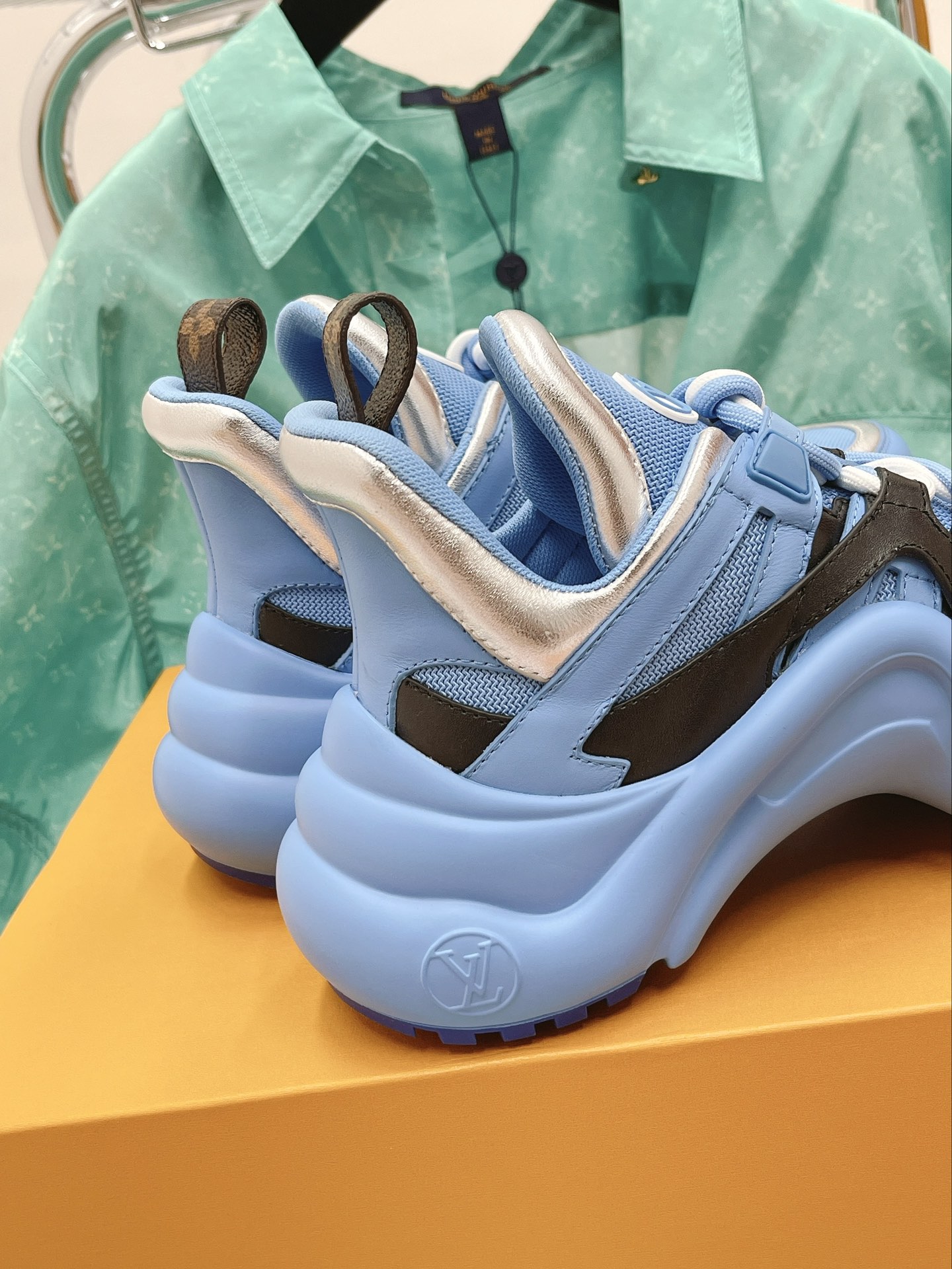 LOUIS VUITTON SNEAKERS