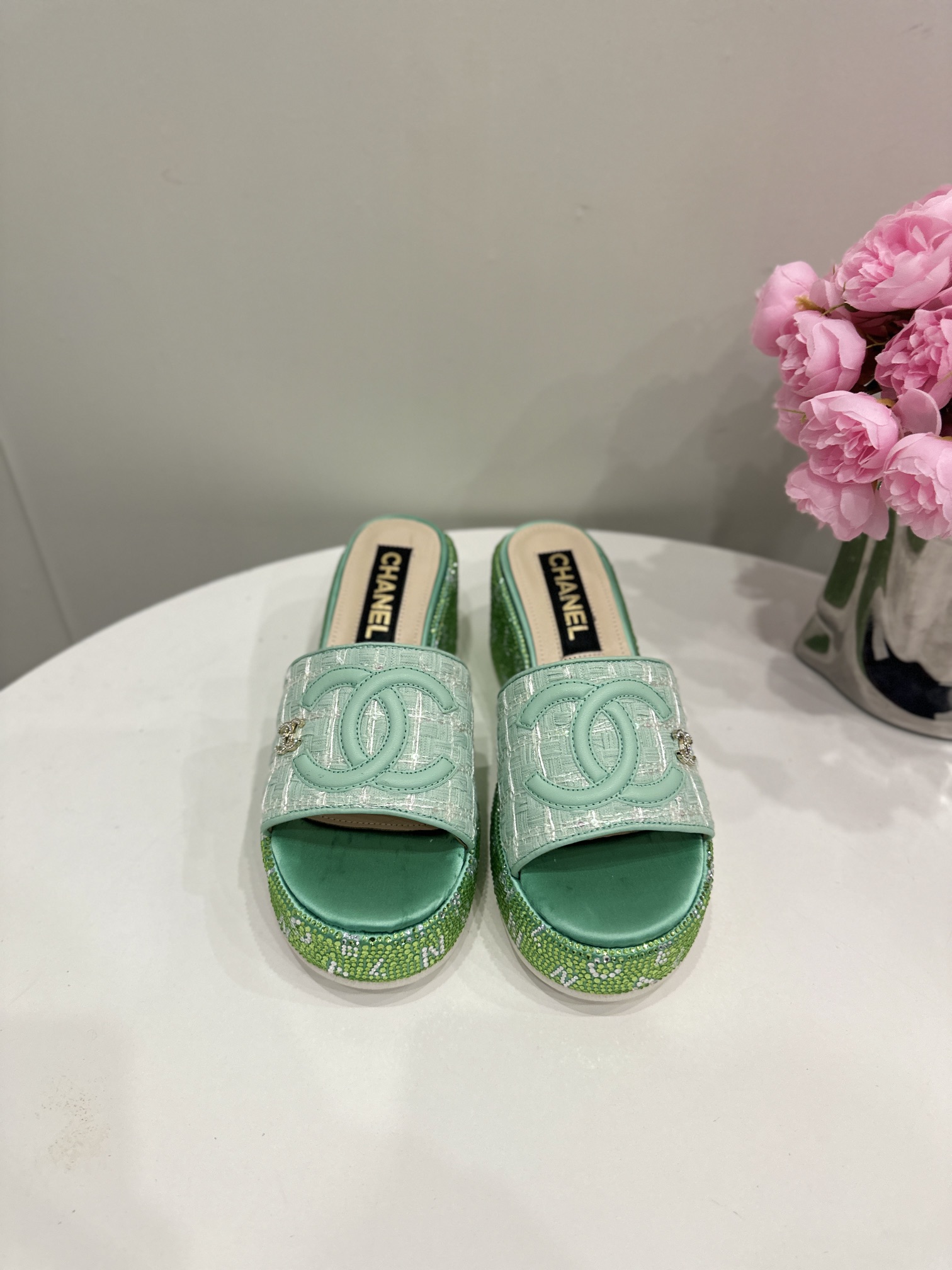 CHANEL SLIDES