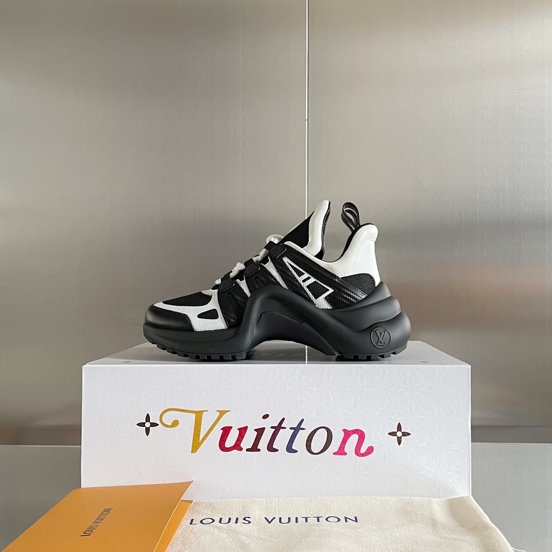 LOUIS VUITTON SNEAKERS