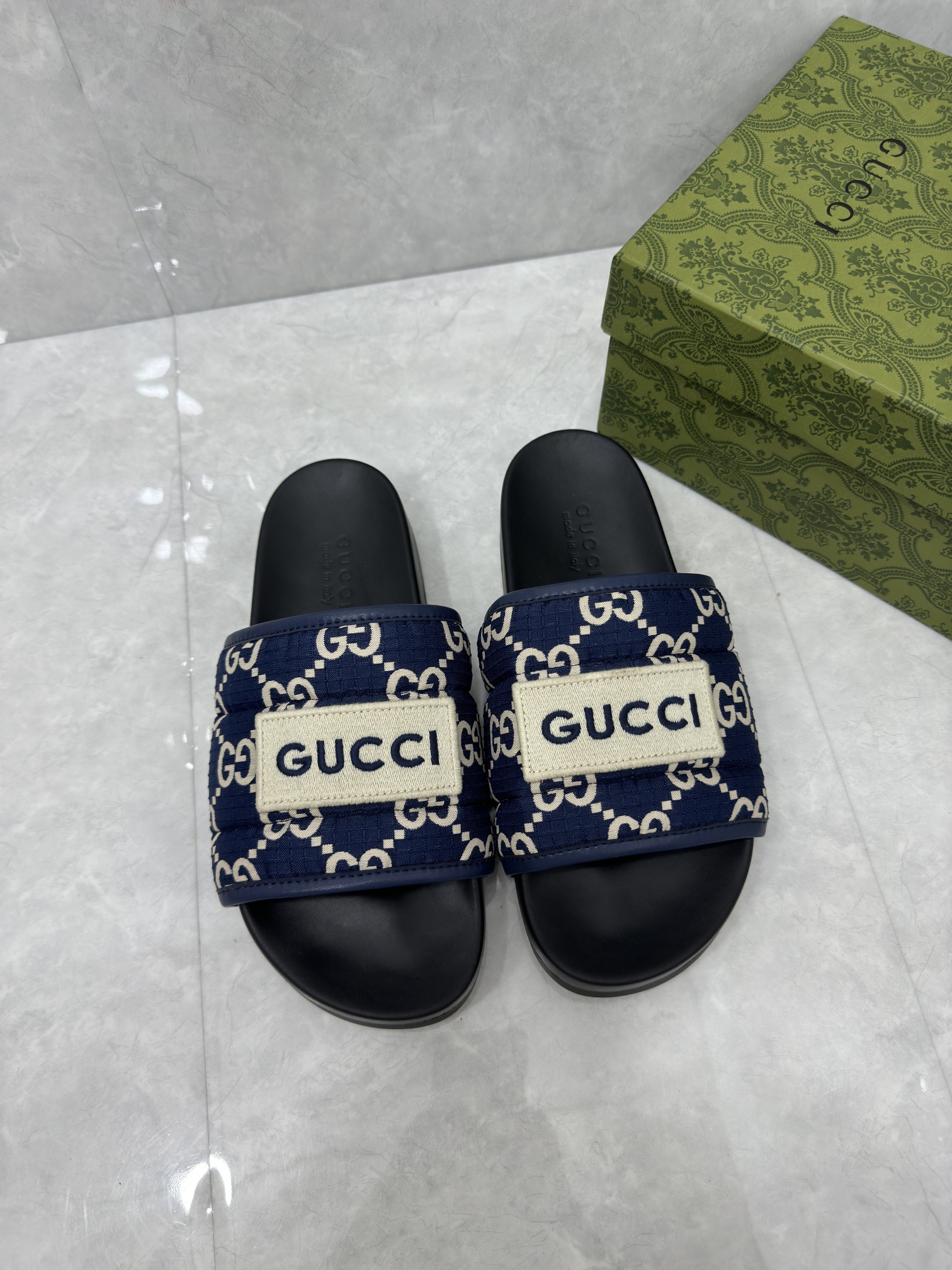 GUCCI SLIDES