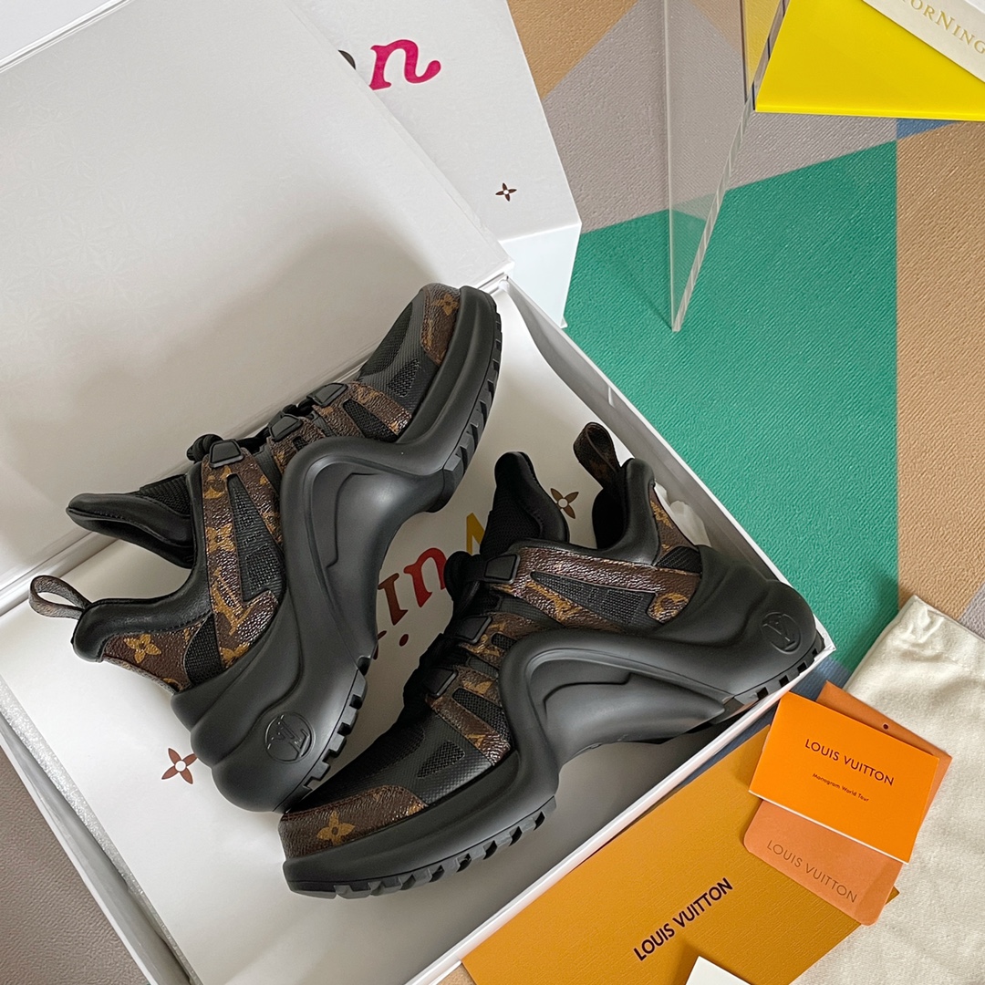 LOUIS VUITTON SNEAKERS