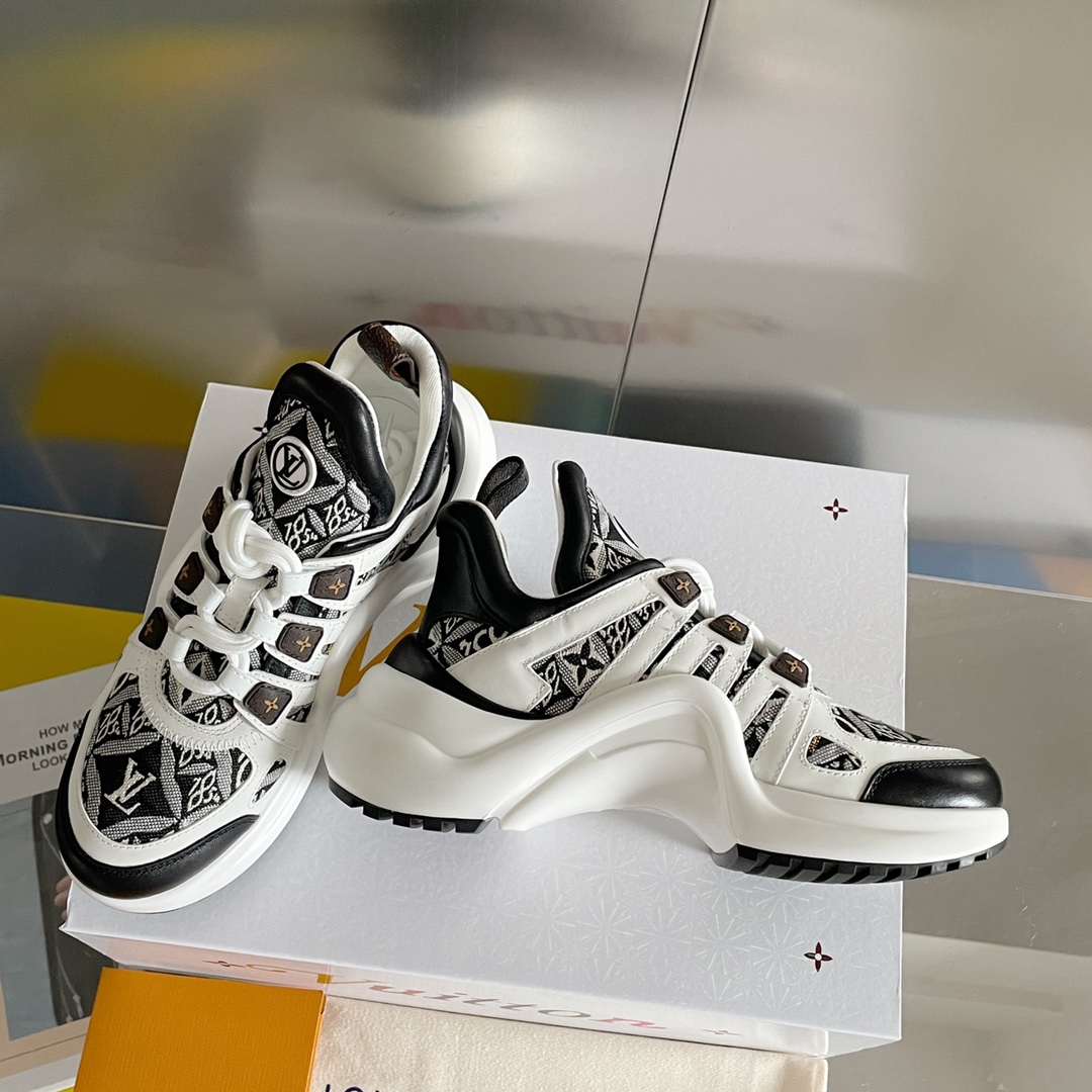 LOUIS VUITTON SNEAKERS