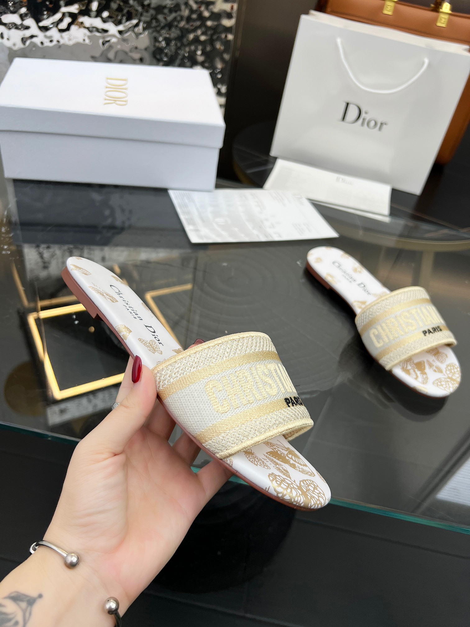 DIOR SLIDES