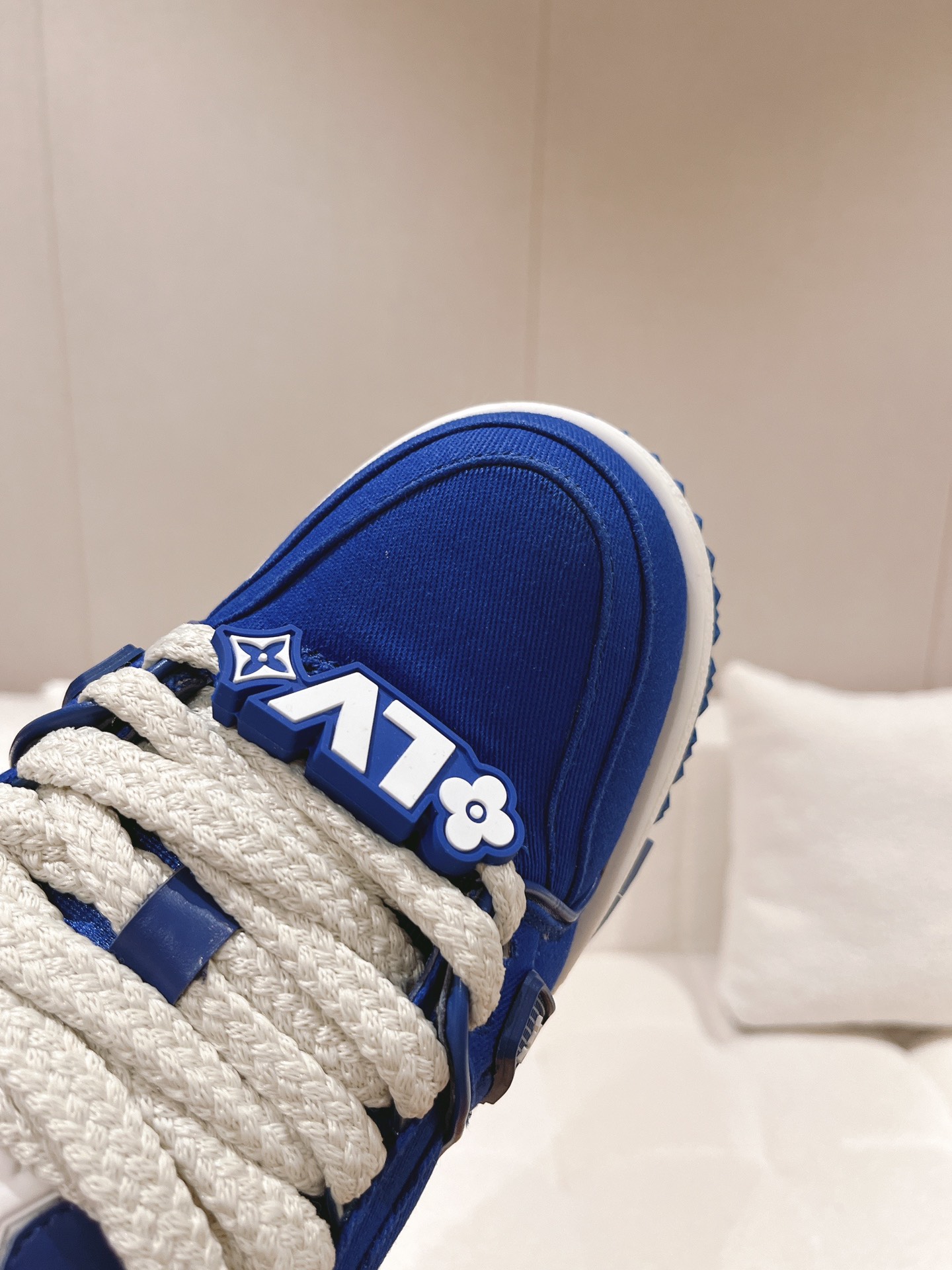 LOUIS VUITTON SNEAKERS