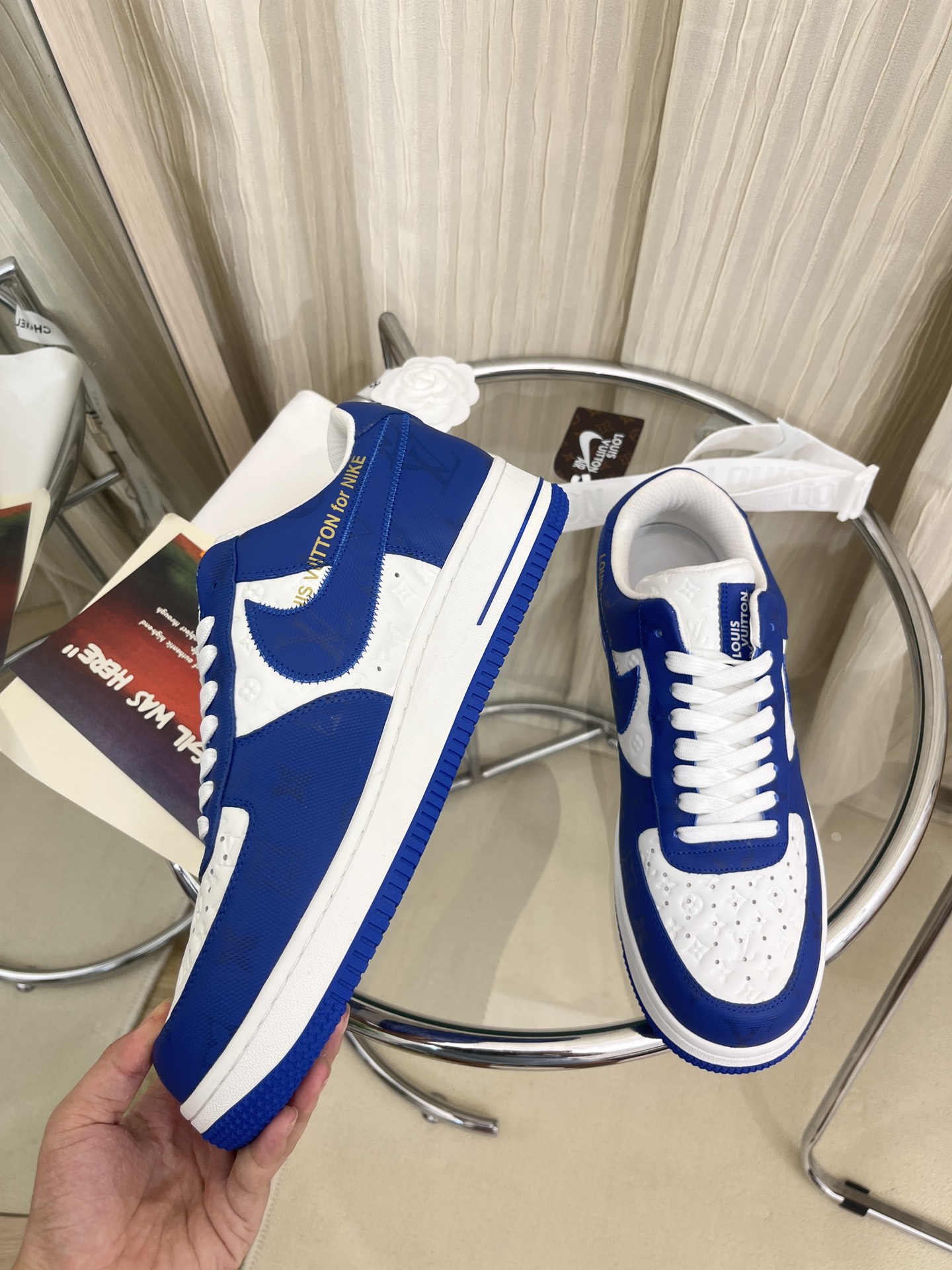 LOUIS VUITTON SNEAKERS