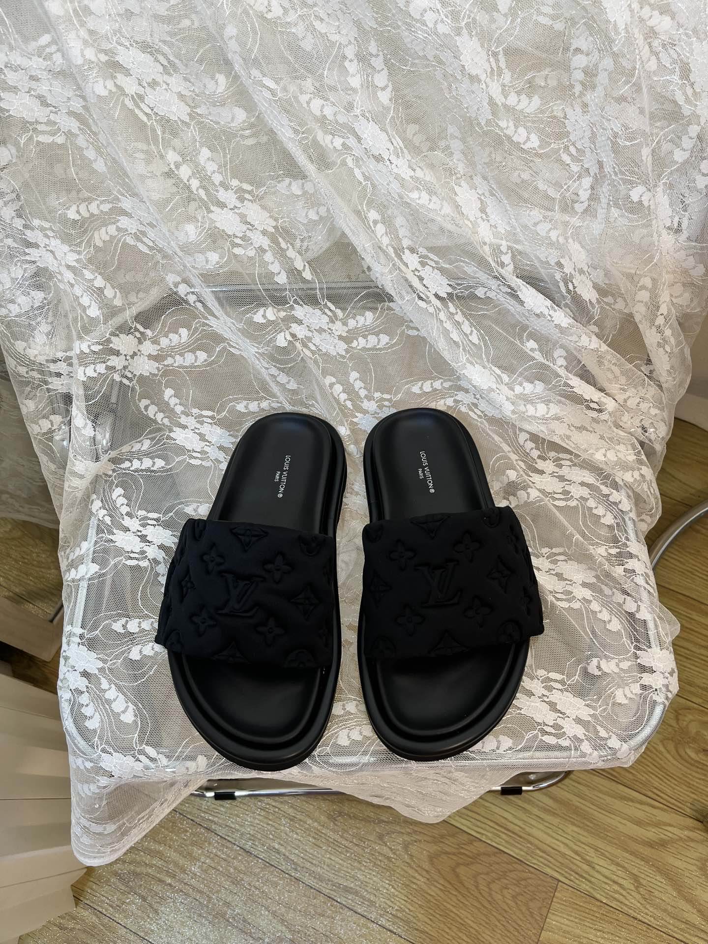 LOUIS VUITTON SLIDES