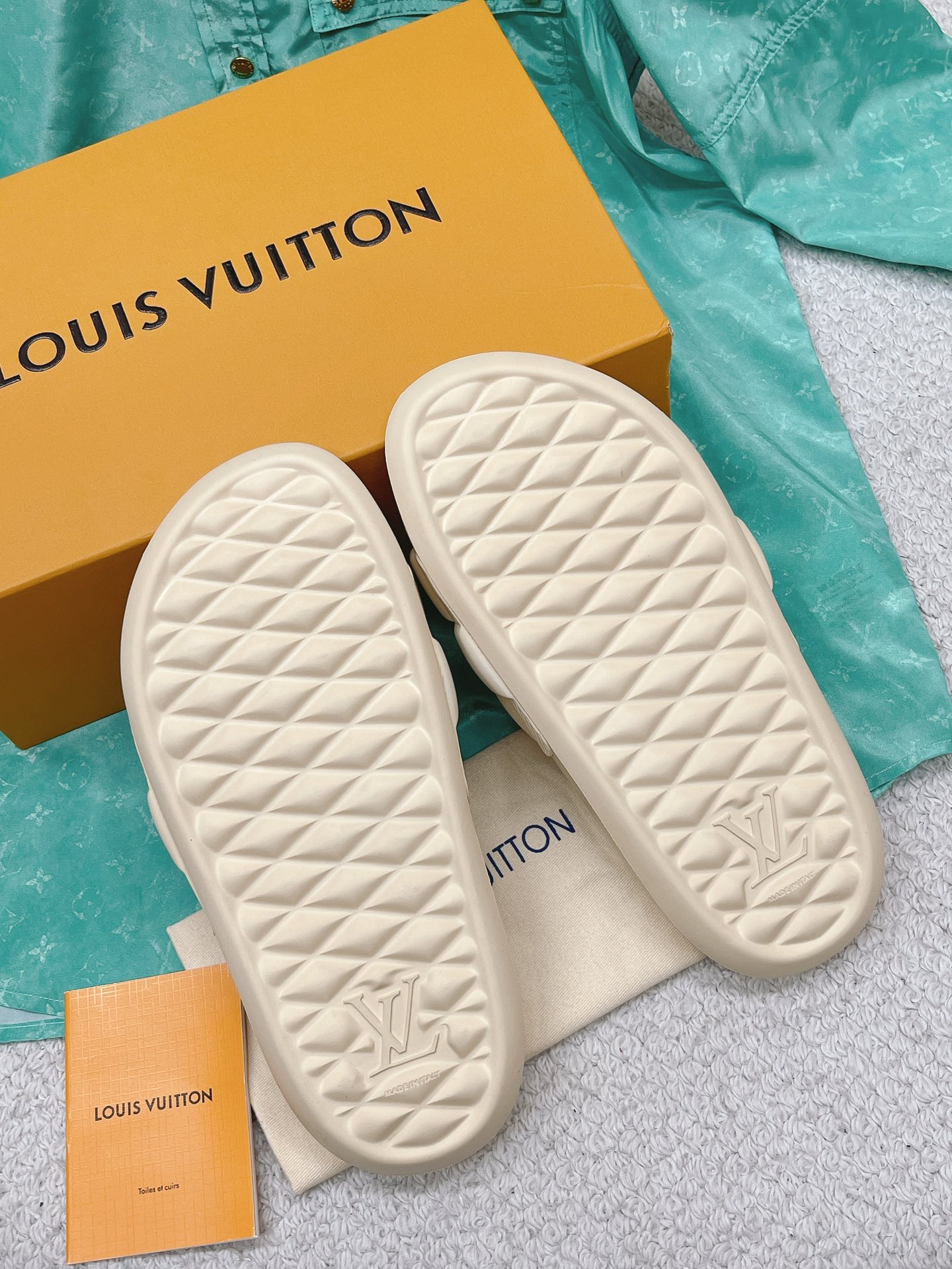 LOUIS VUITTON SLIDES