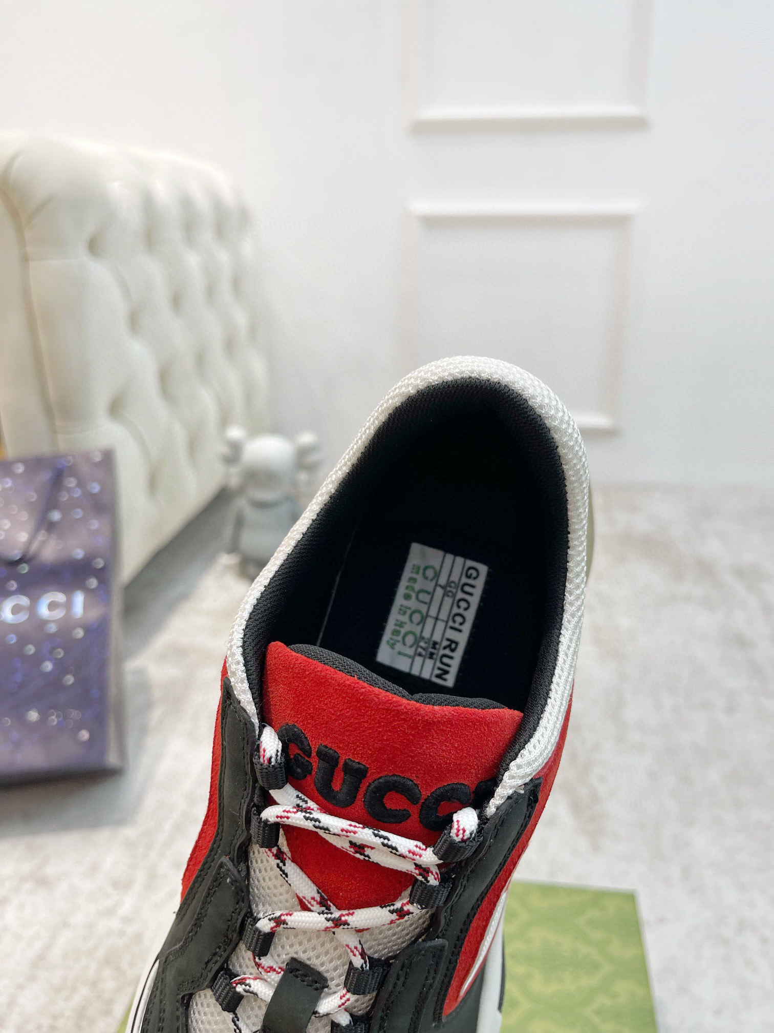 WOMEN'S GUCCI RUN SNEAKER