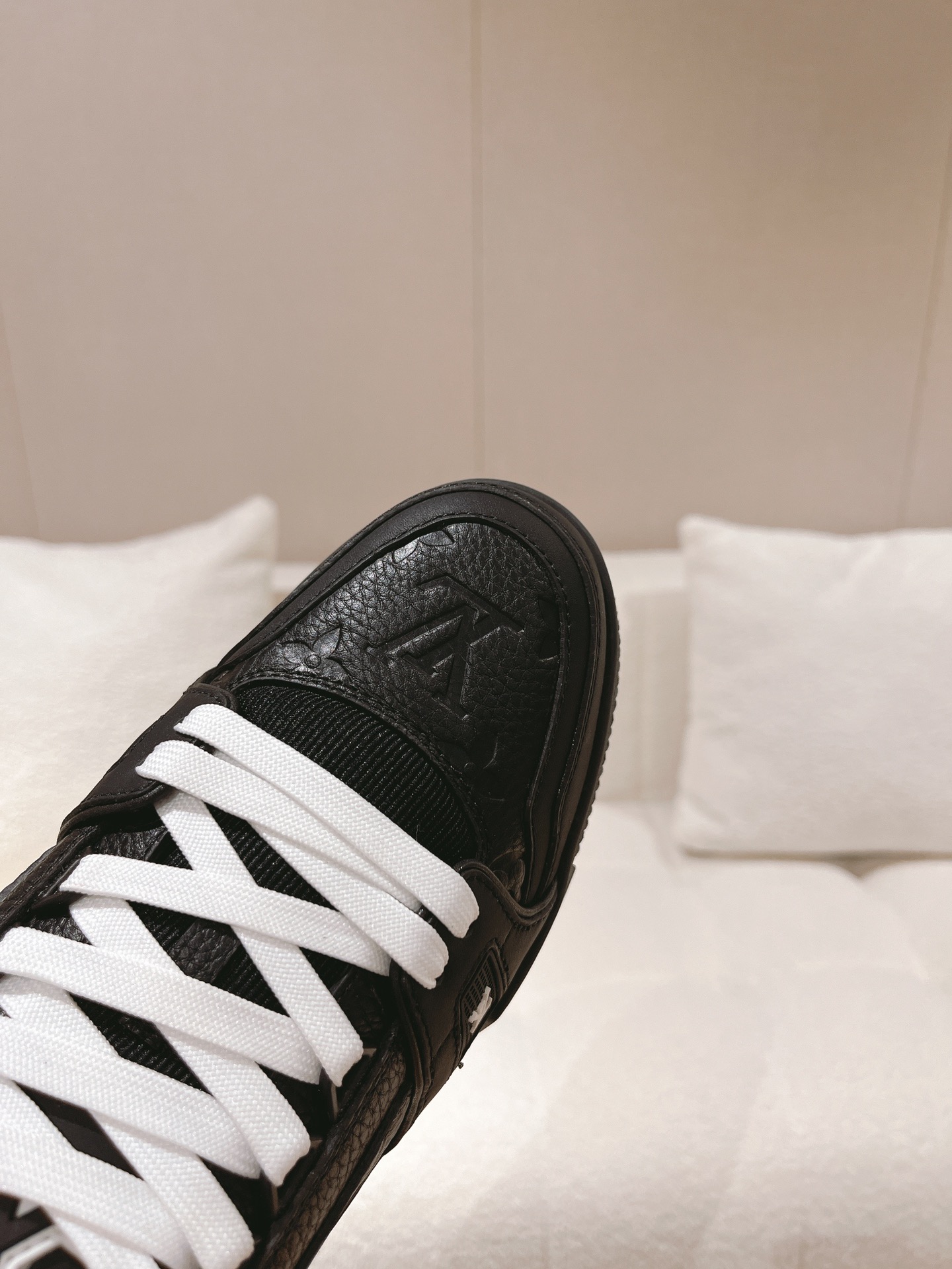 LOUIS VUITTON SNEAKERS