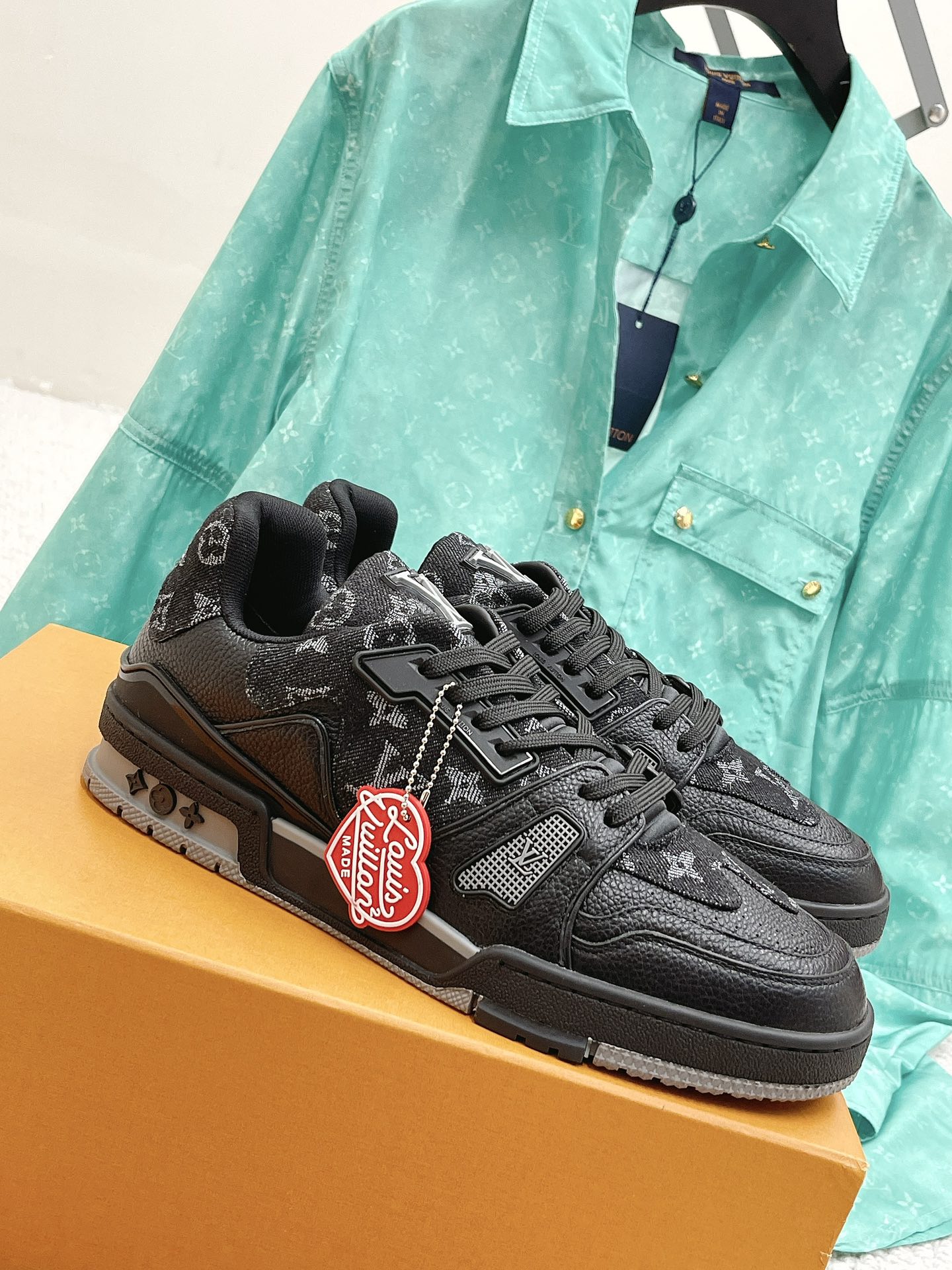 LOUIS VUITTON SNEAKERS