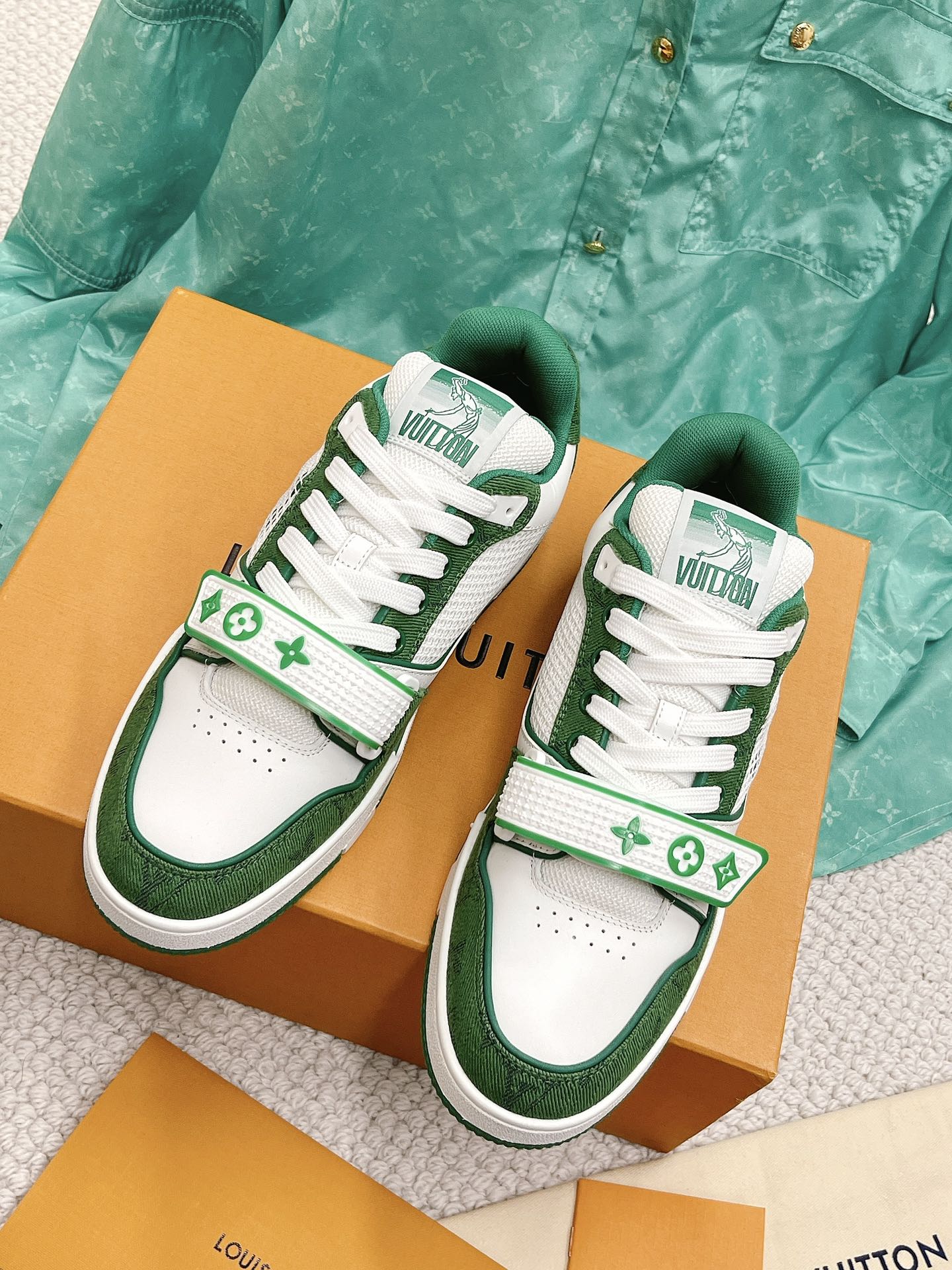 LOUIS VUITTON SNEAKERS