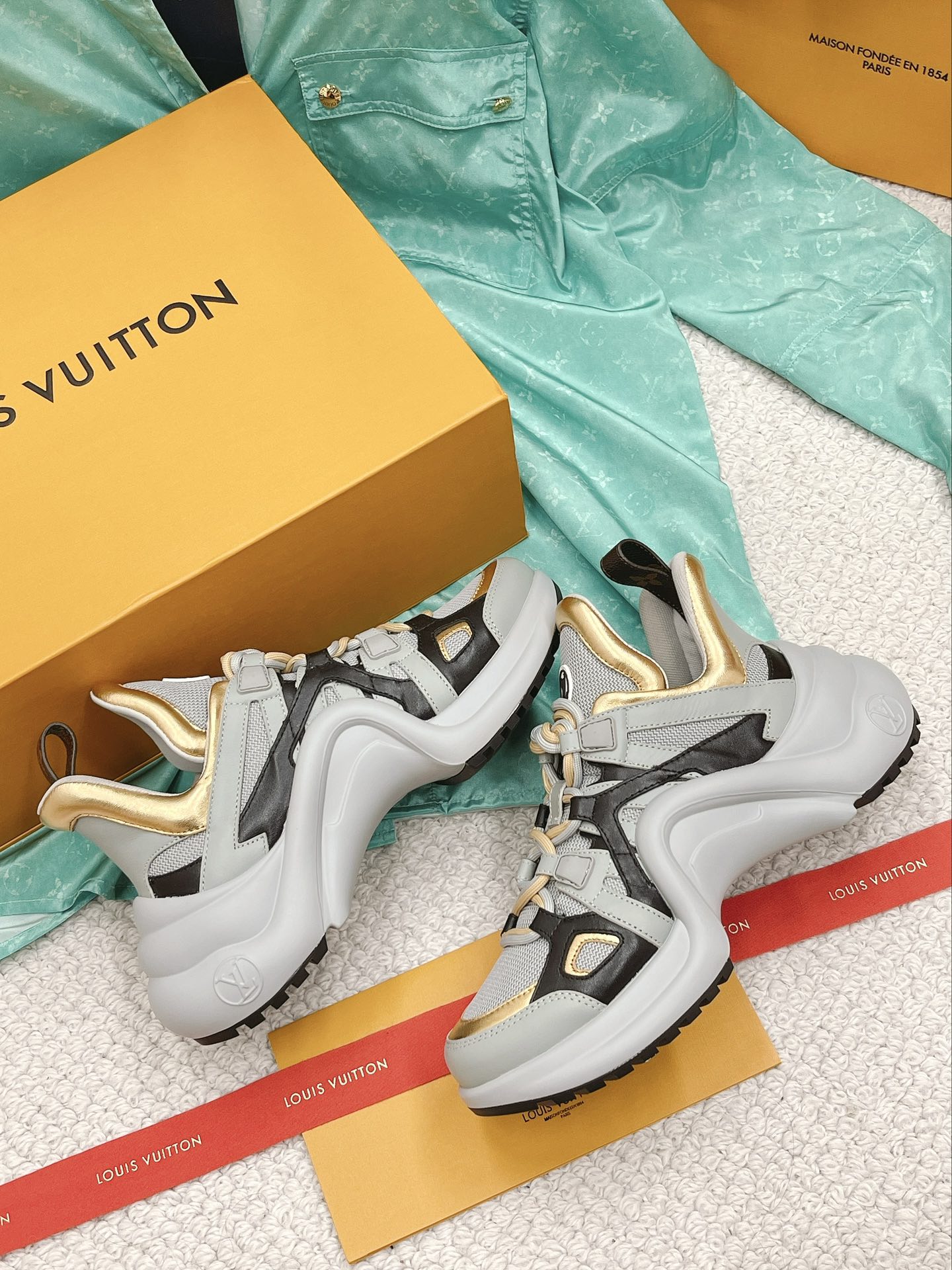 LOUIS VUITTON SNEAKERS