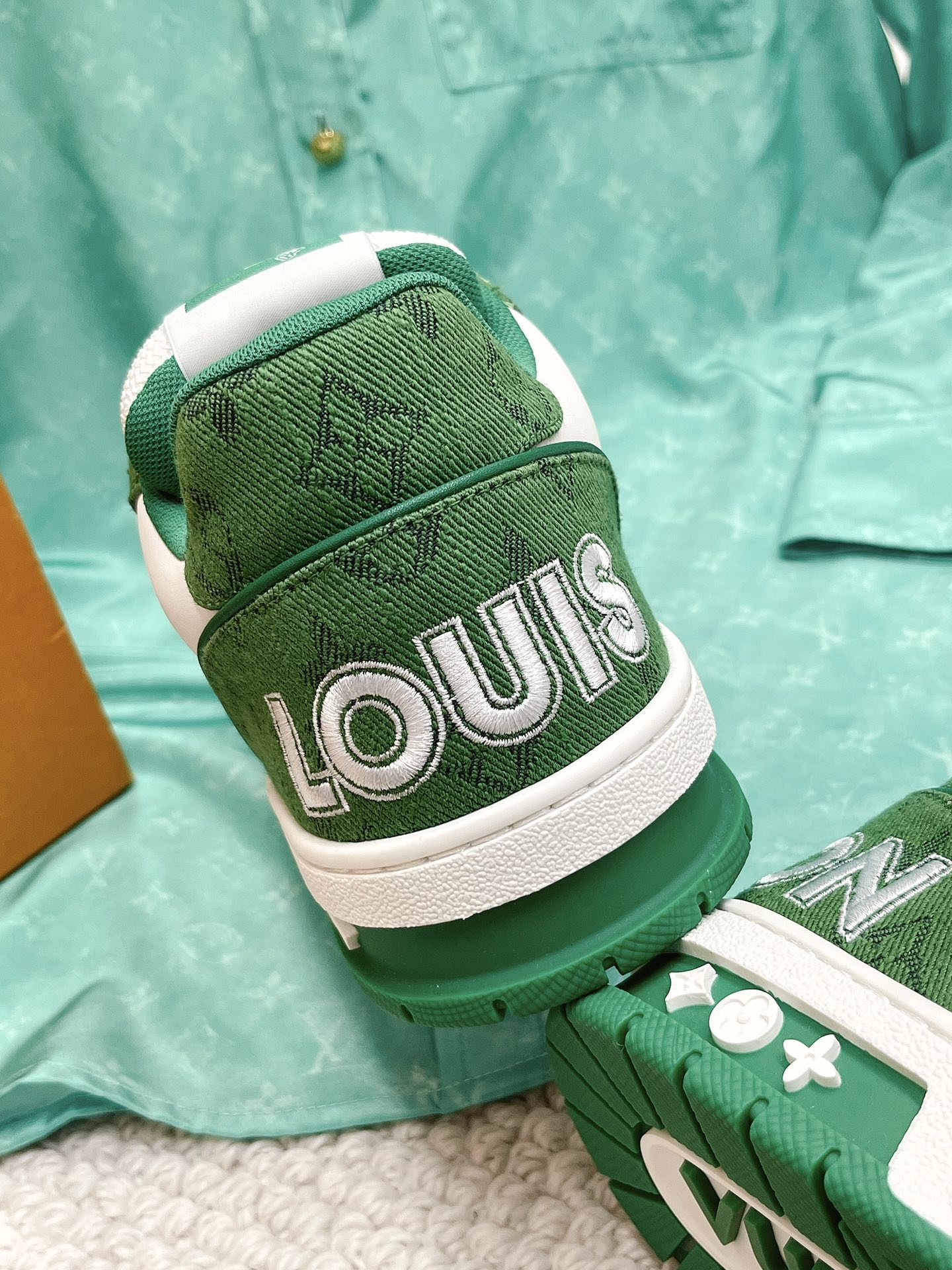 LOUIS VUITTON SNEAKERS