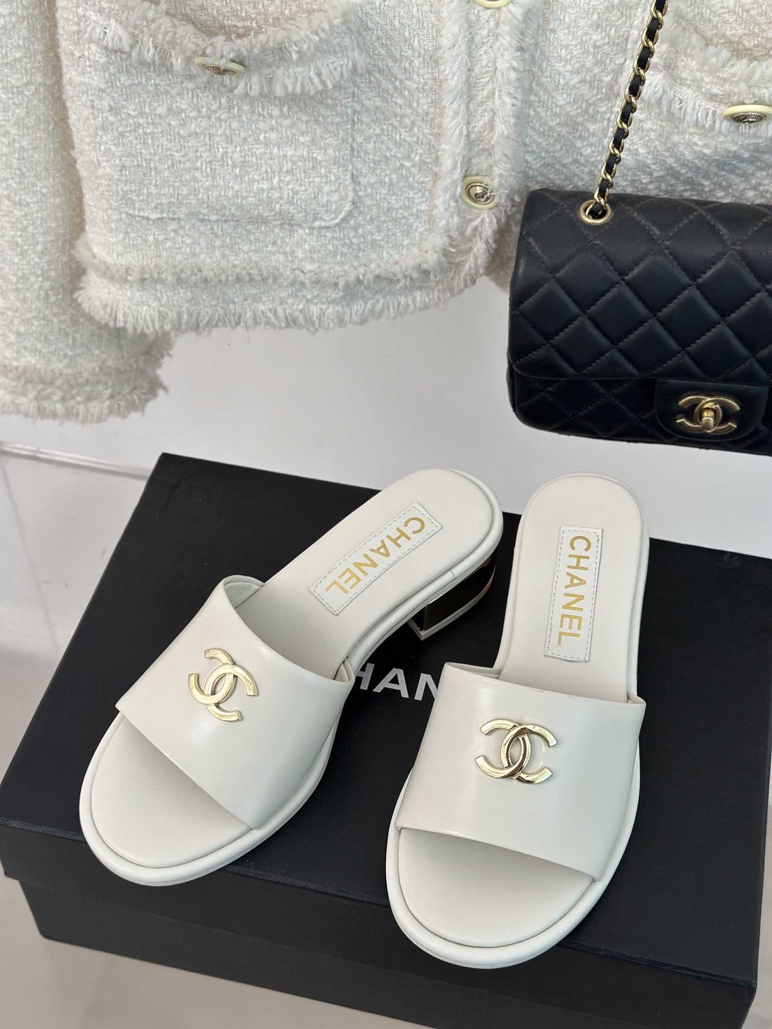 CHANEL SLIDES
