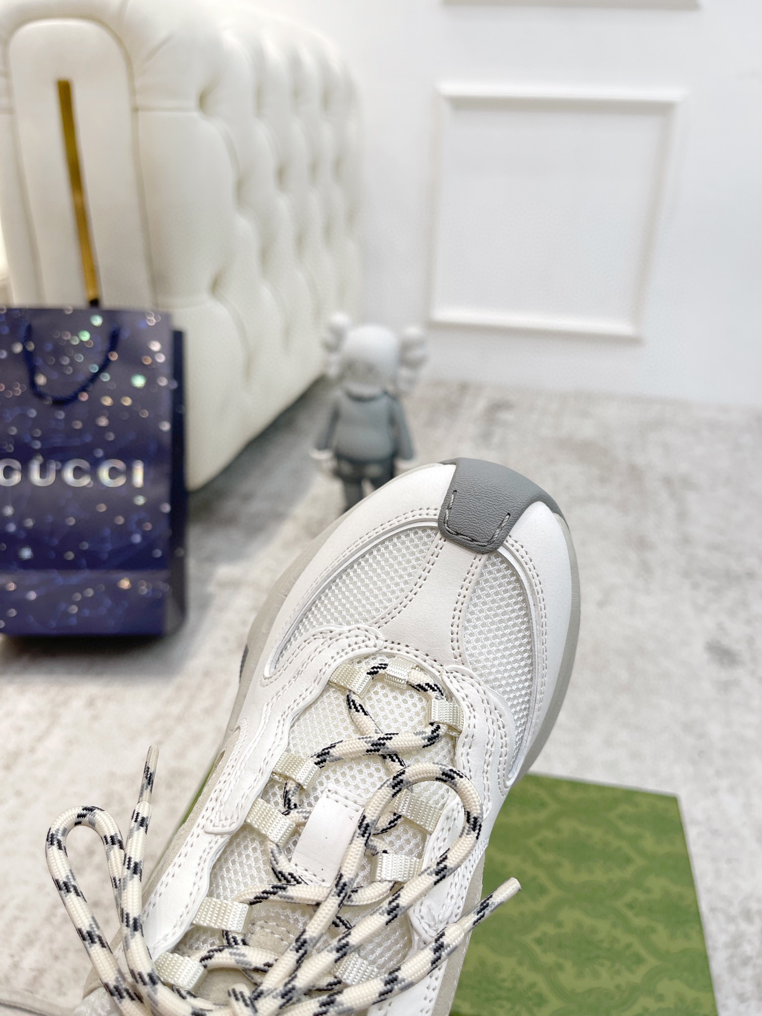 WOMEN'S GUCCI RUN SNEAKER