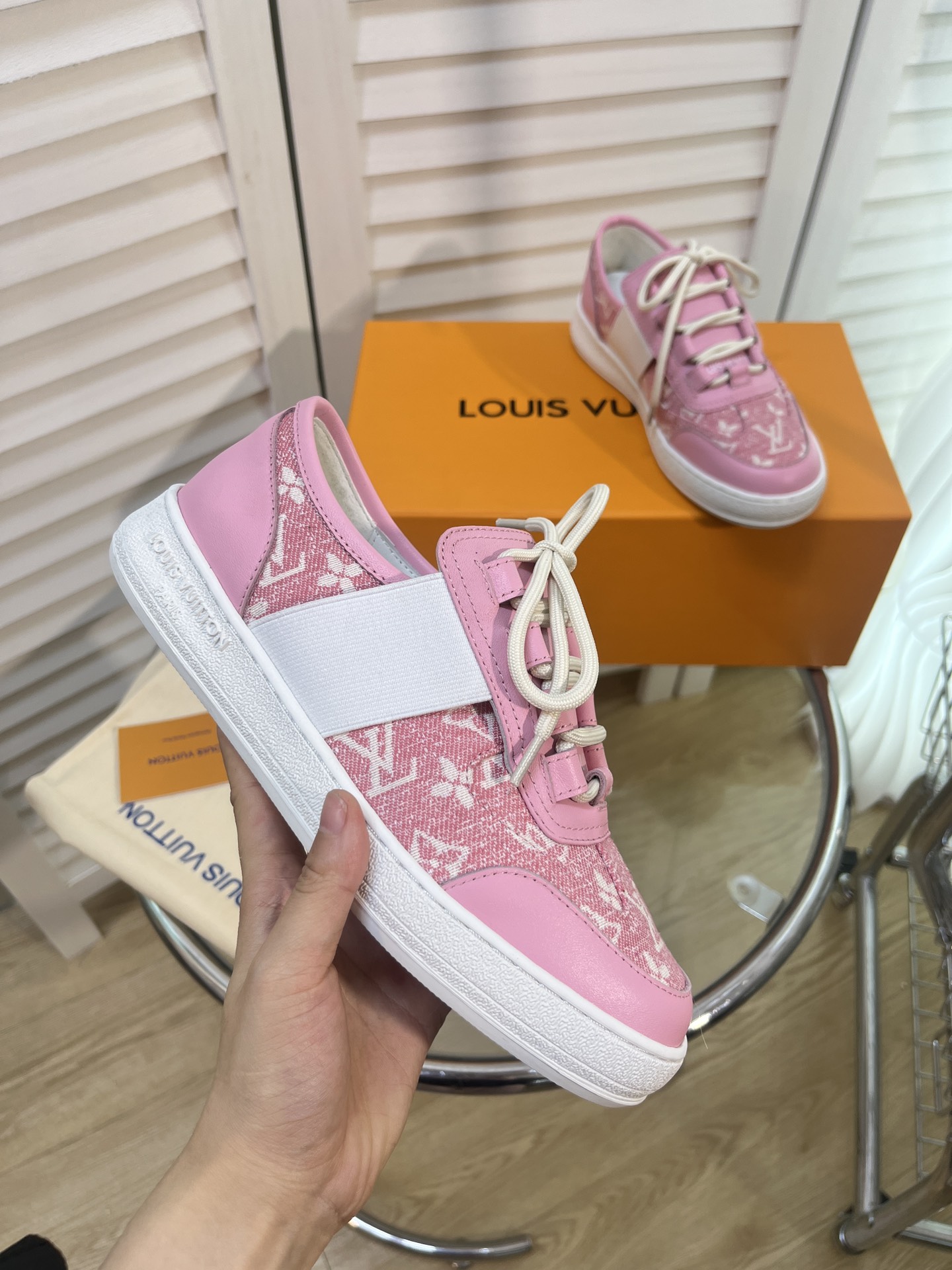 LOUIS VUITTON SNEAKERS