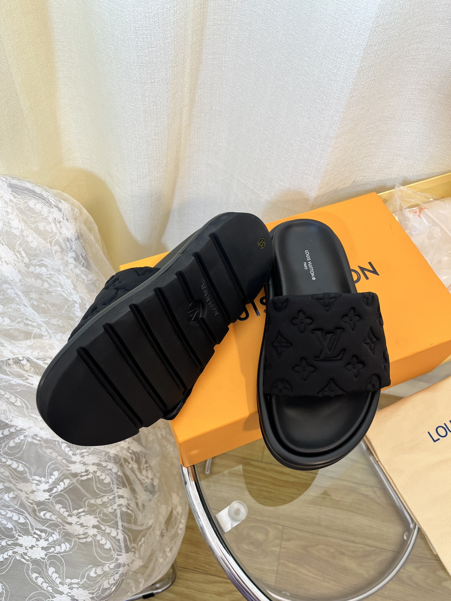 LOUIS VUITTON SLIDES