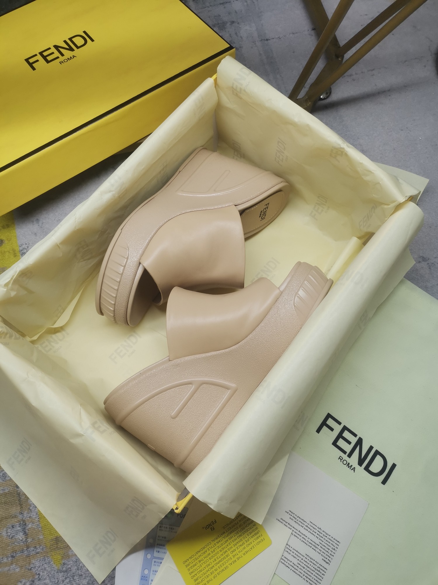 FENDI SLIDES