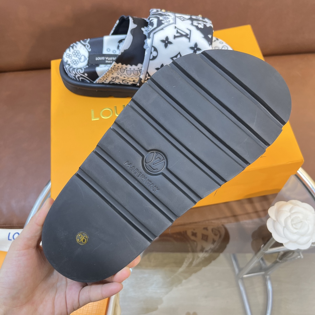LOUIS VUITTON SLIDES