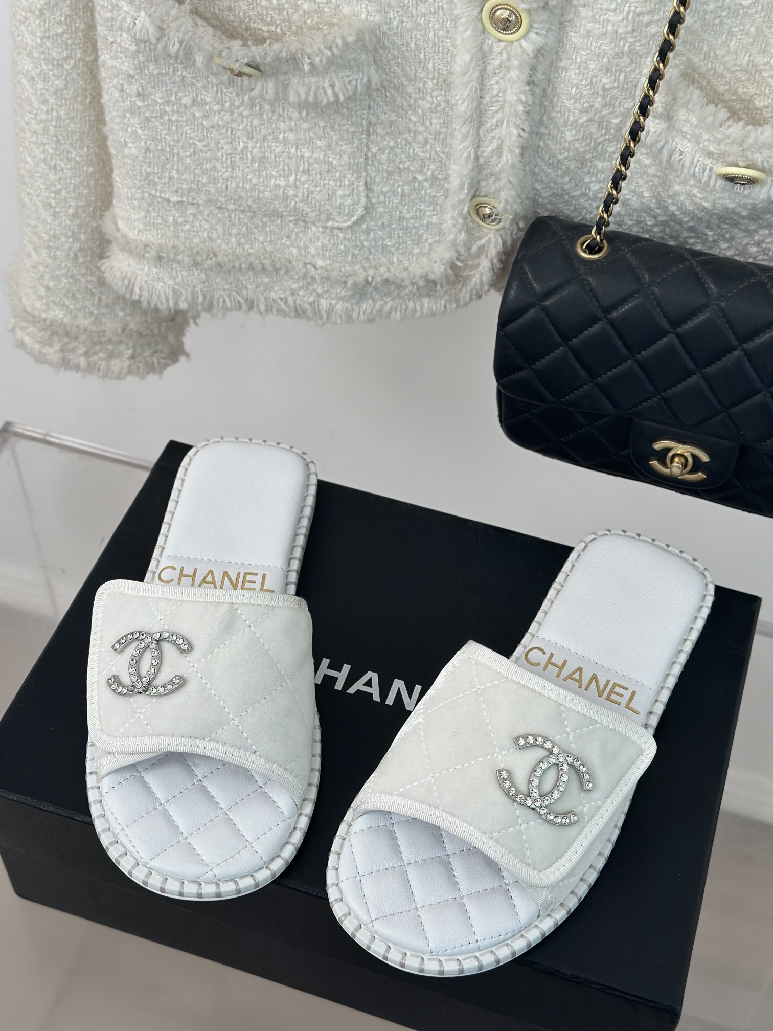 CHANEL SLIDES