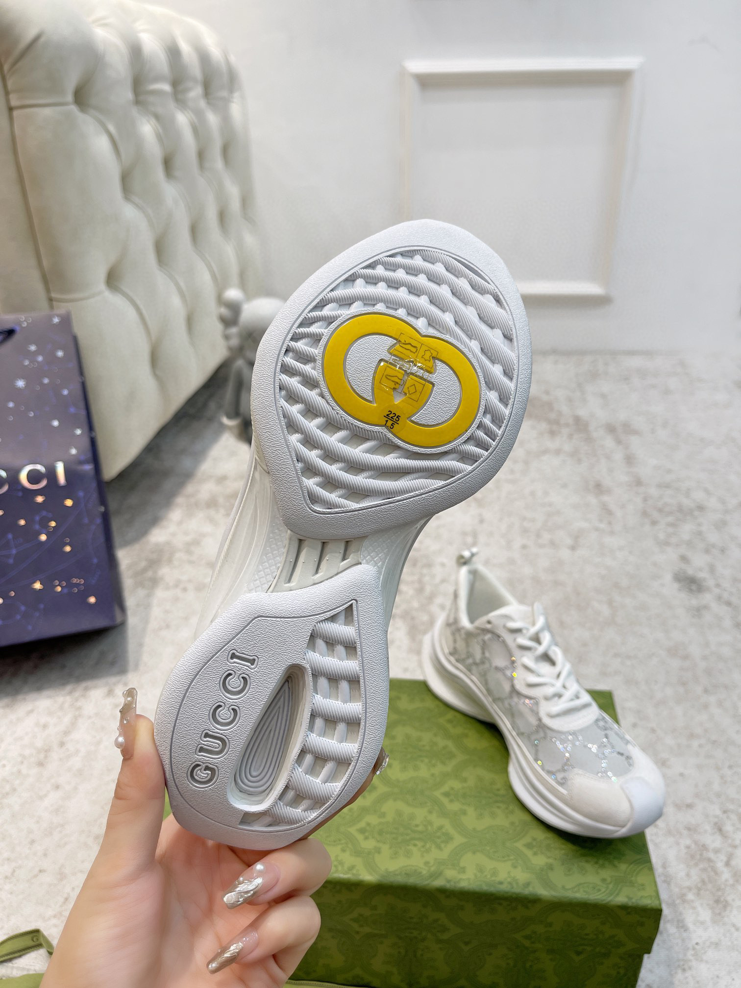 WOMEN'S GUCCI RUN SNEAKER