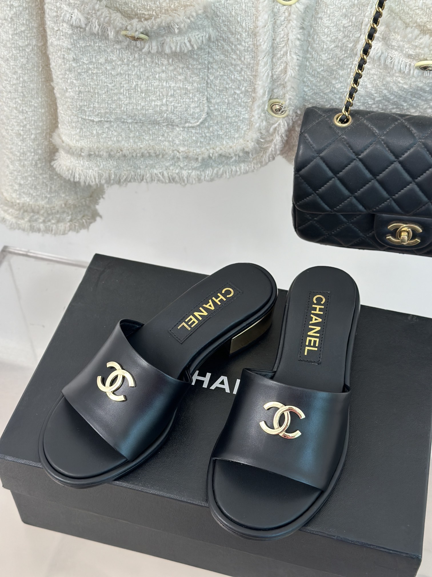 CHANEL SLIDES
