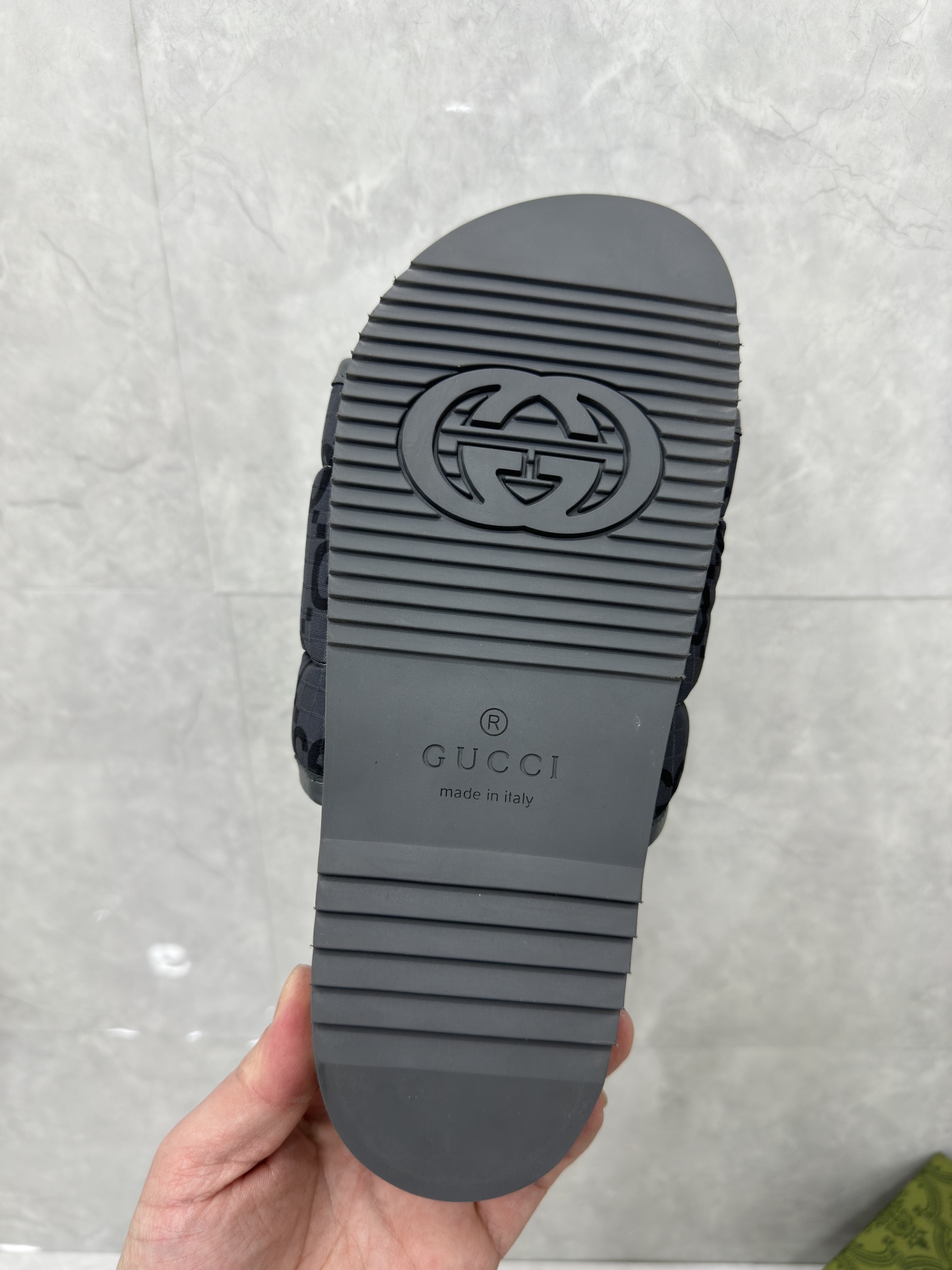 GUCCI SLIDES
