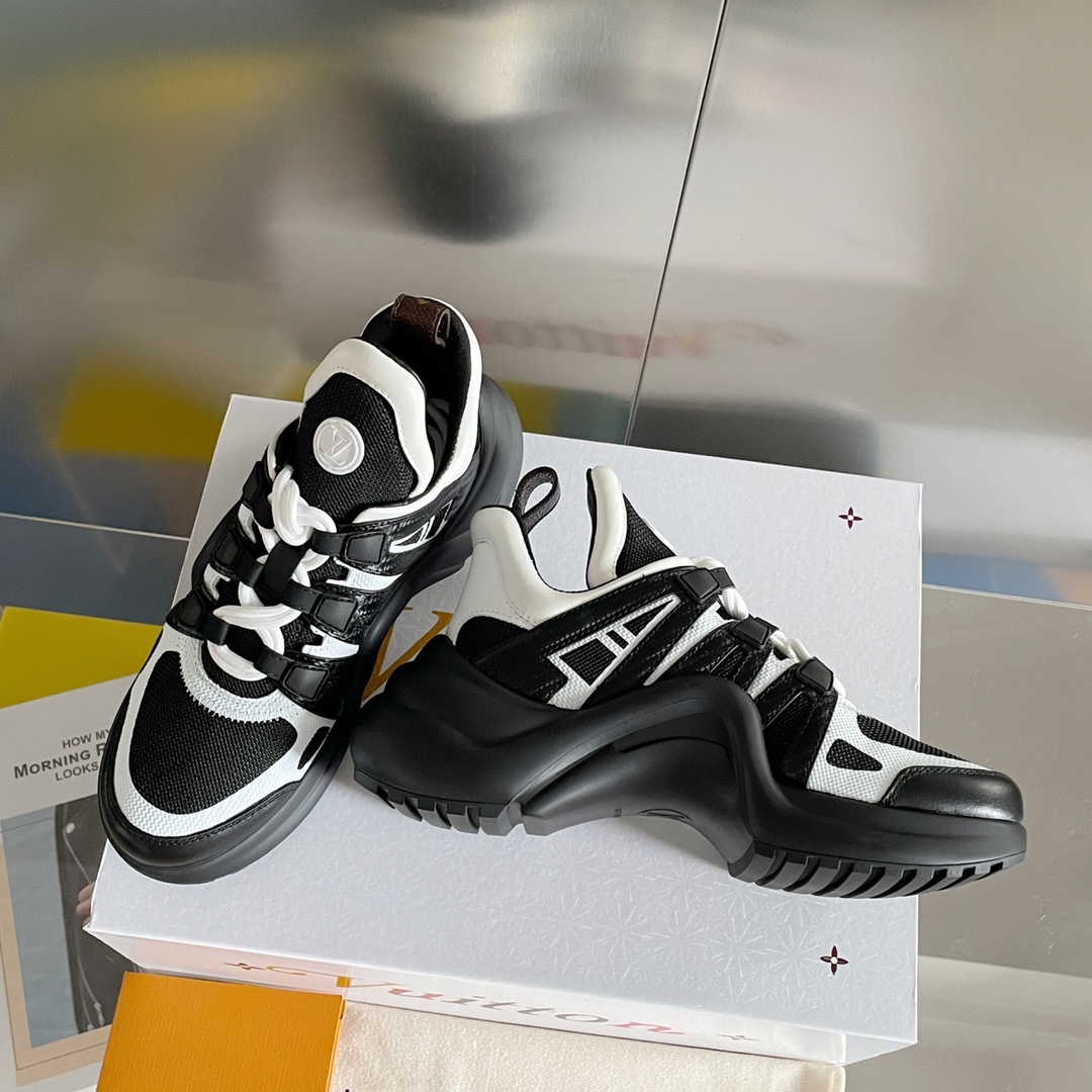 LOUIS VUITTON SNEAKERS