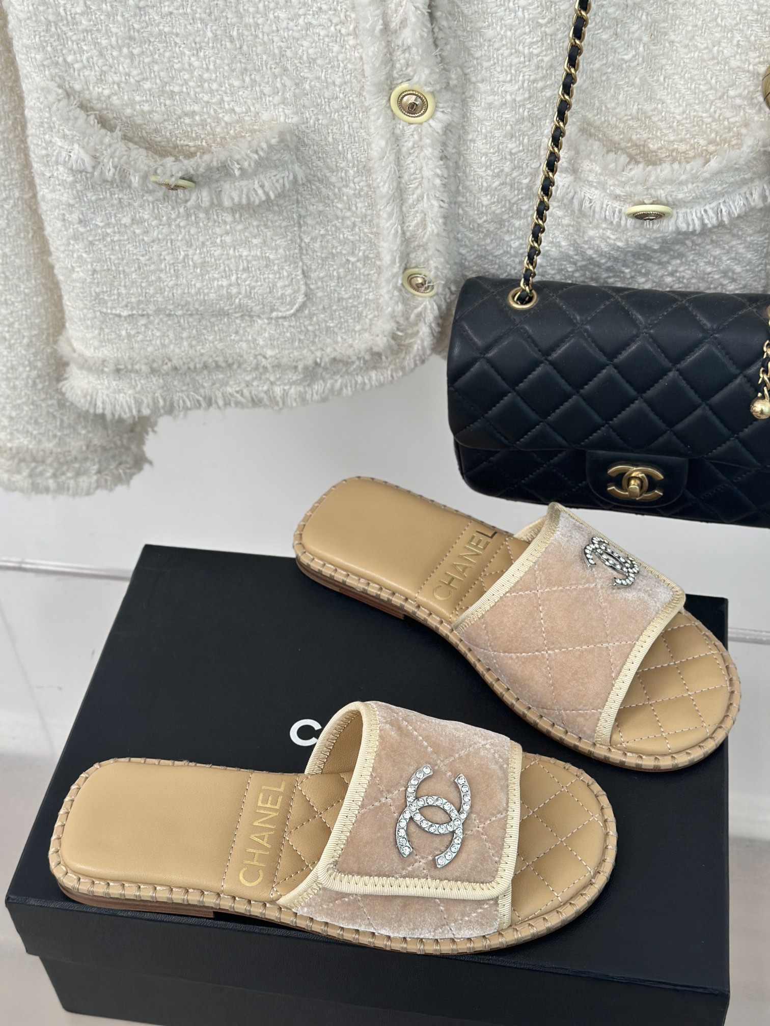 CHANEL SLIDES
