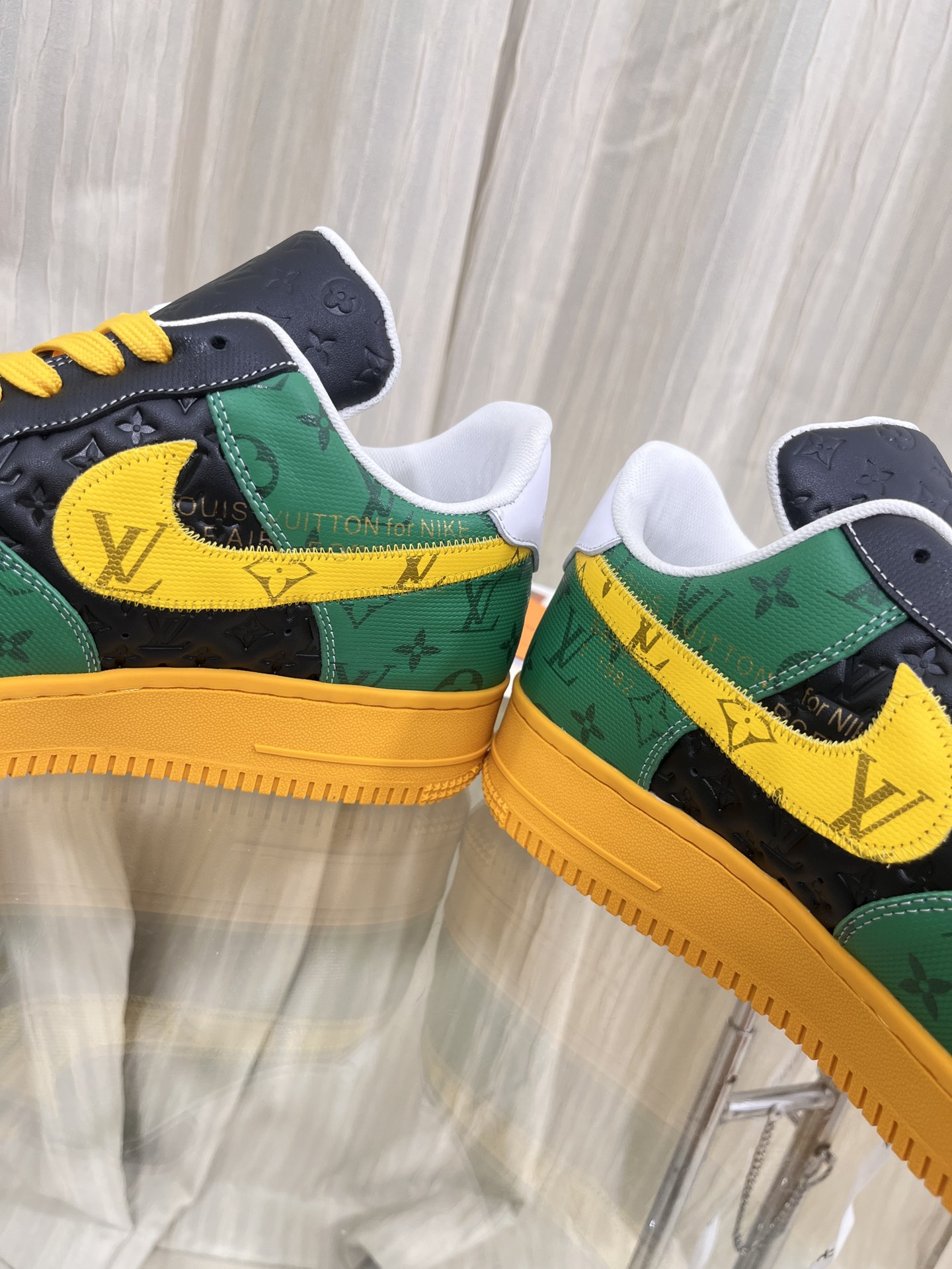 LOUIS VUITTON SNEAKERS