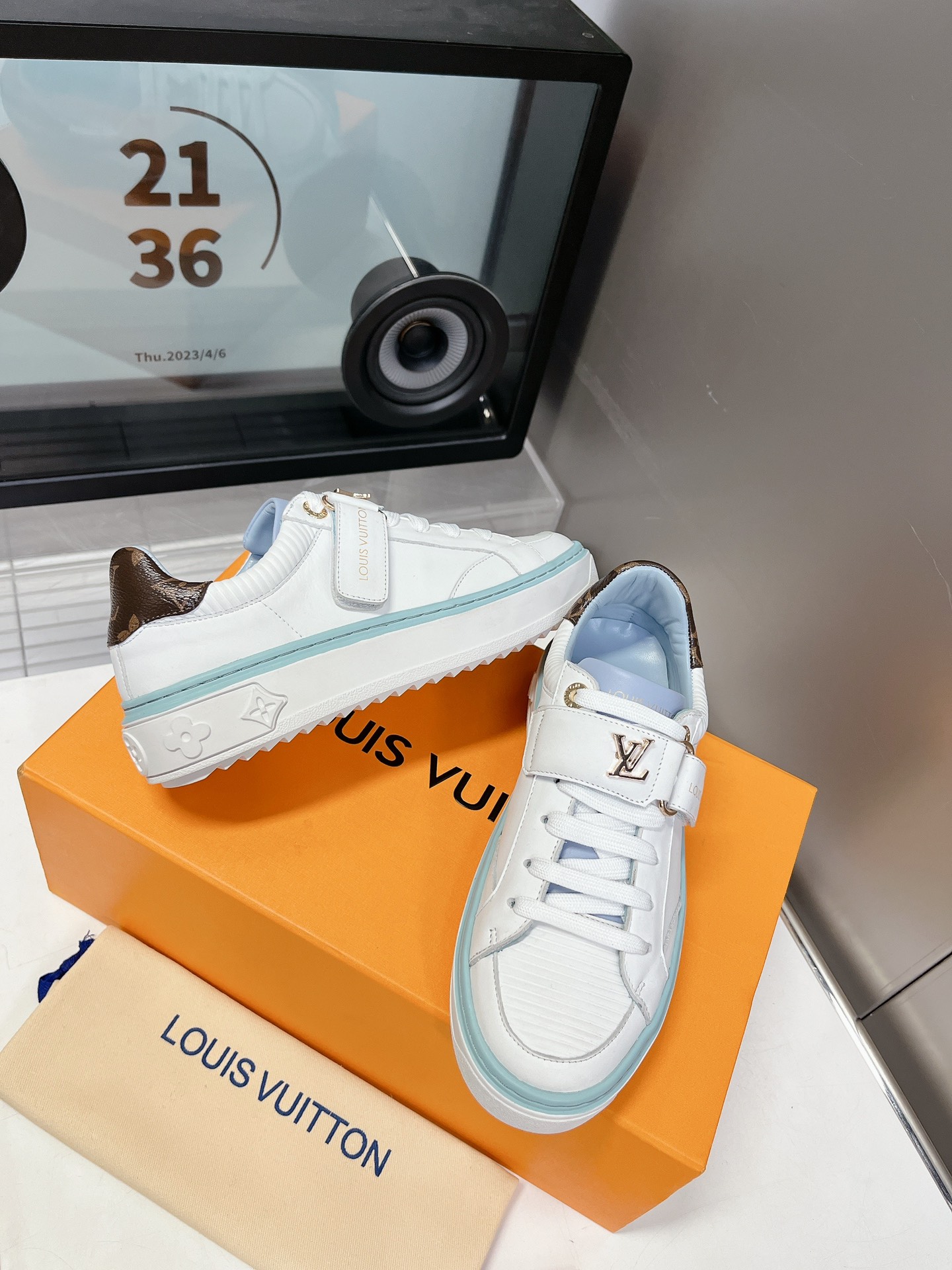 LOUIS VUITTON SNEAKERS