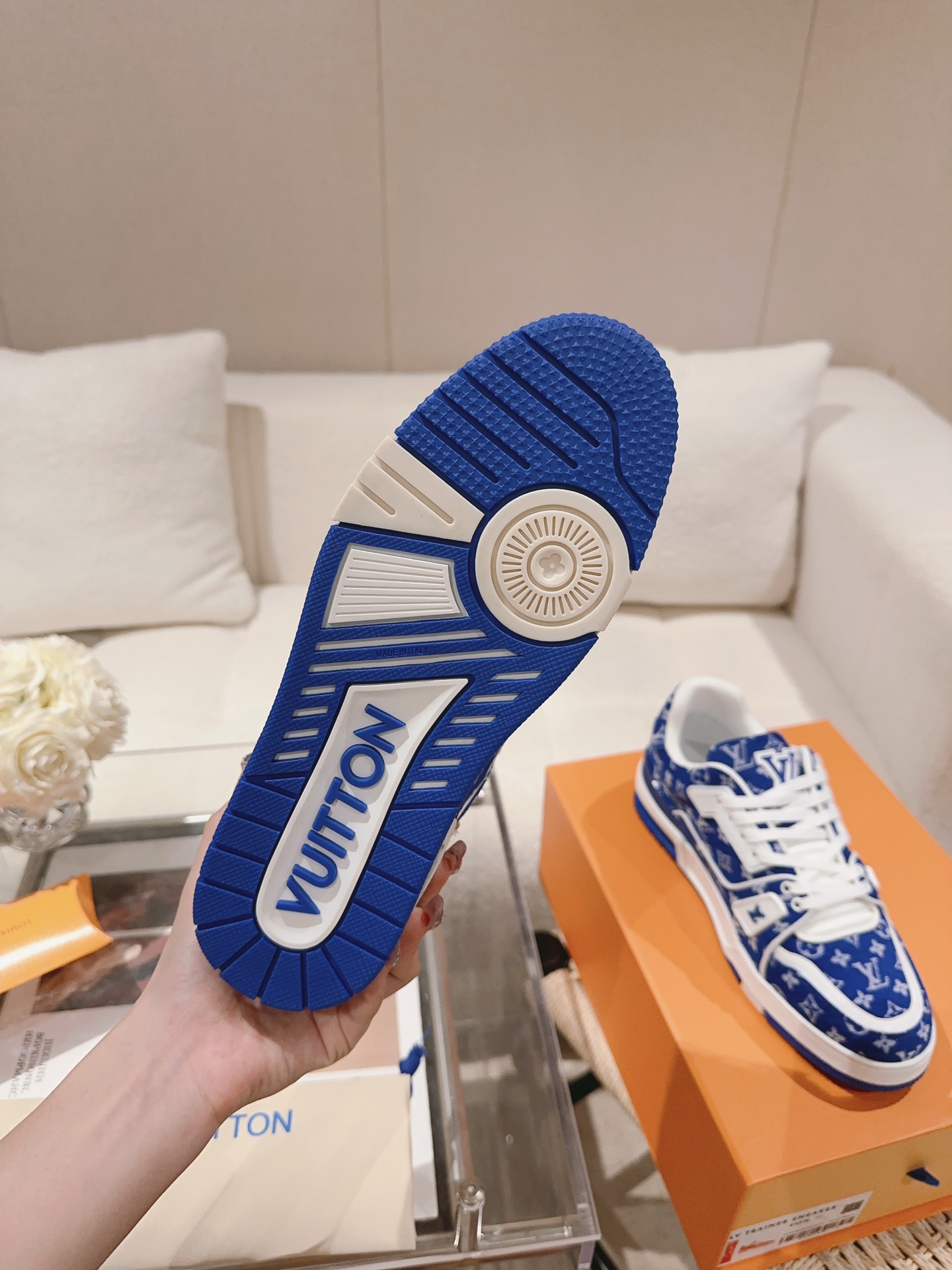 LOUIS VUITTON SNEAKERS