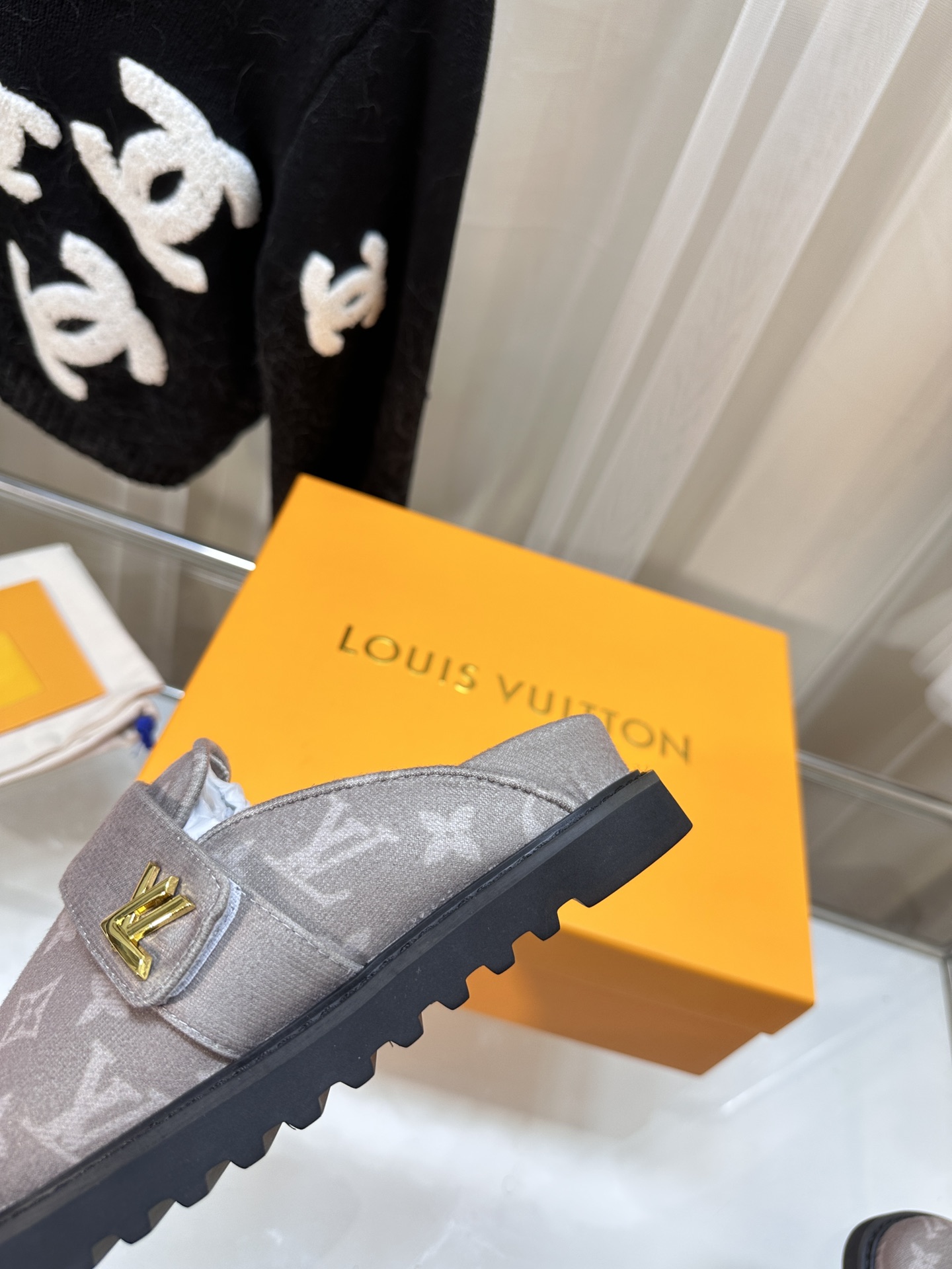 LOUIS VUITTON SLIDES