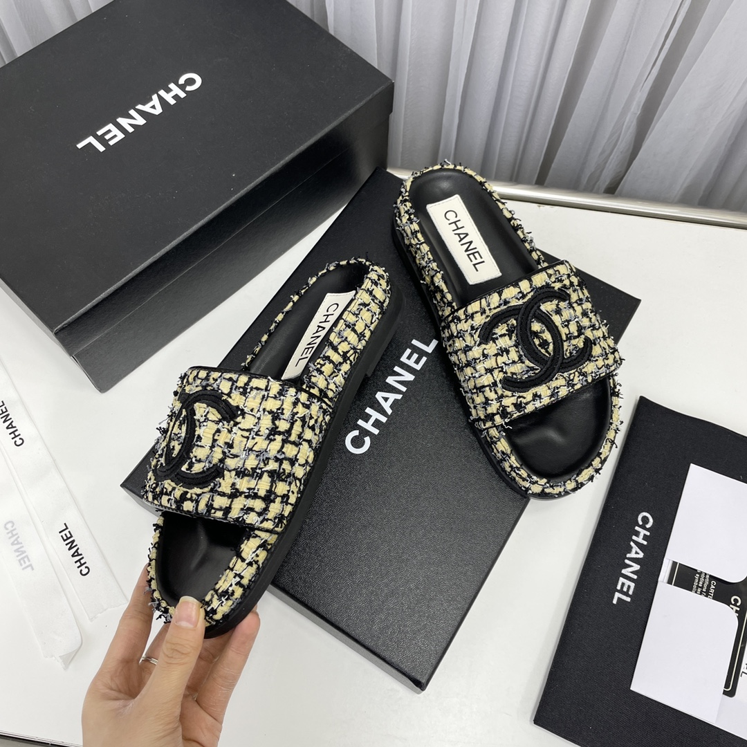 CHANEL SLIDES