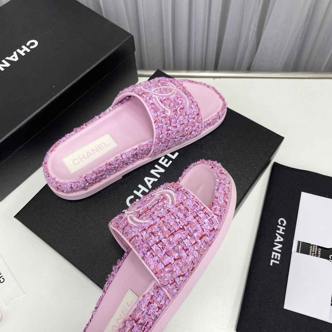 CHANEL SLIDES