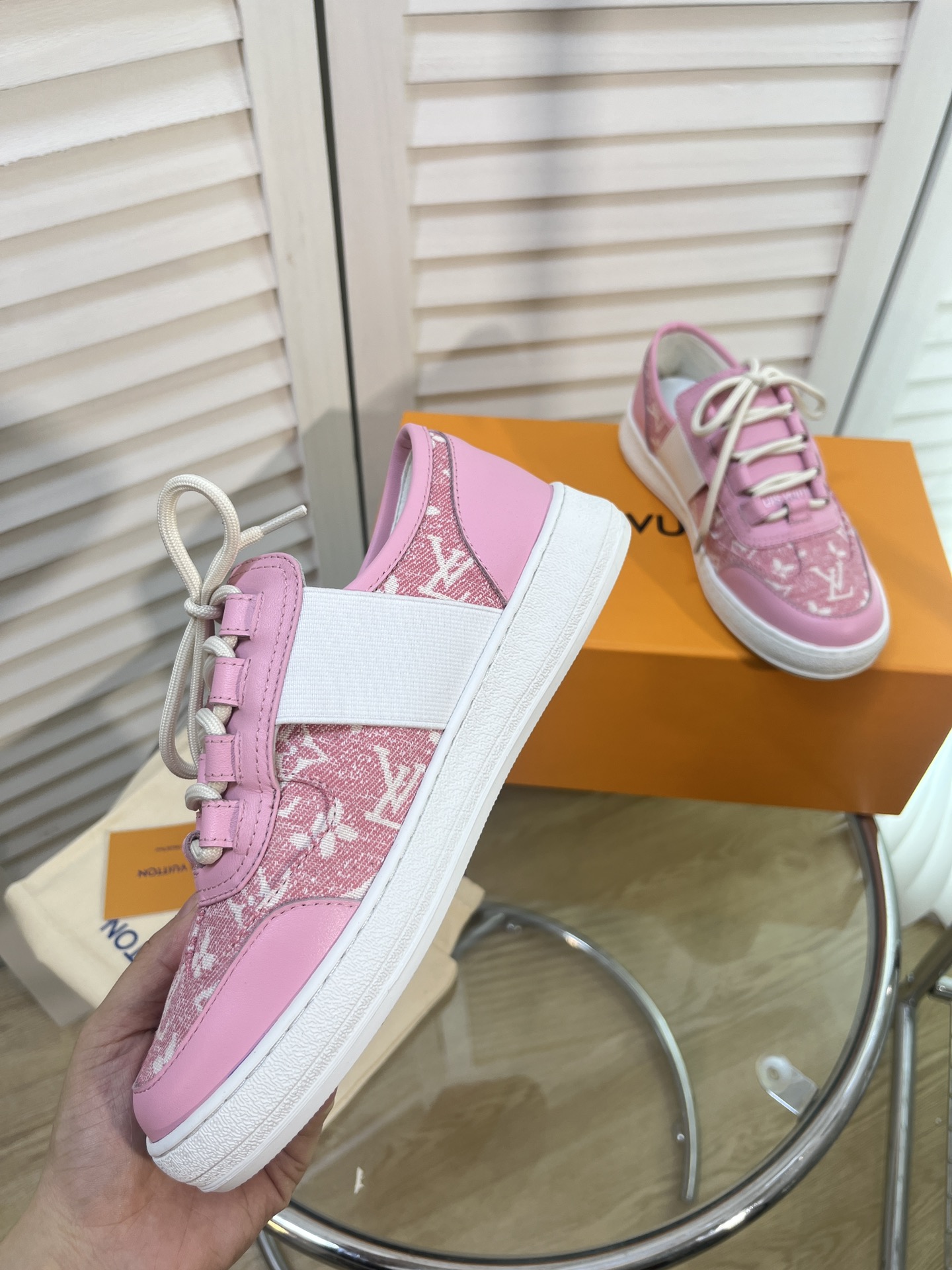 LOUIS VUITTON SNEAKERS
