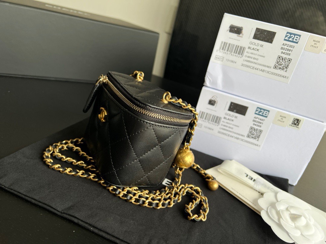 CHANEL Bag （with mirror）best quality