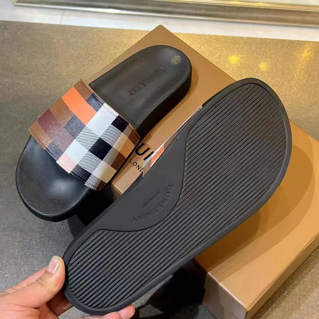 BURBERRY Slippers